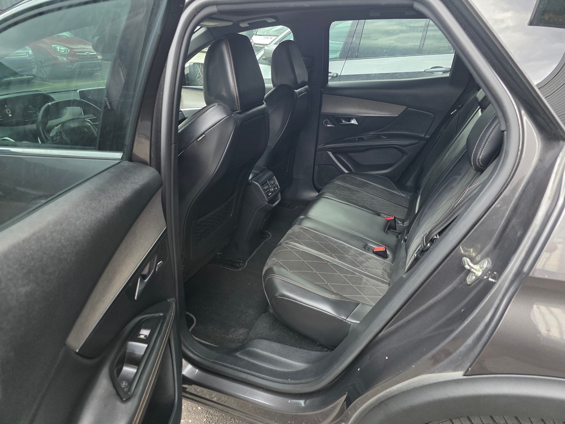 PEUGEOT 3008 2.0 BlueHDi GT EAT-image-10