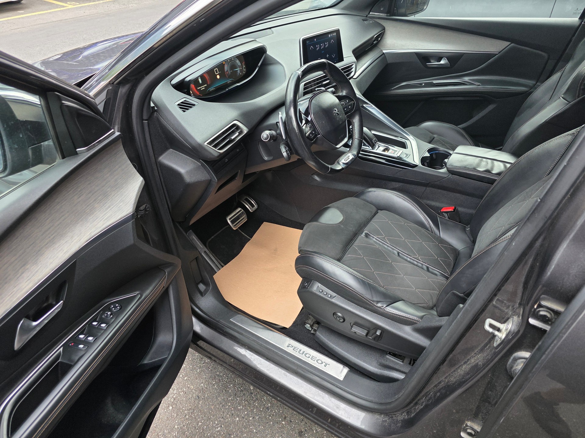 PEUGEOT 3008 2.0 BlueHDi GT EAT-image-5