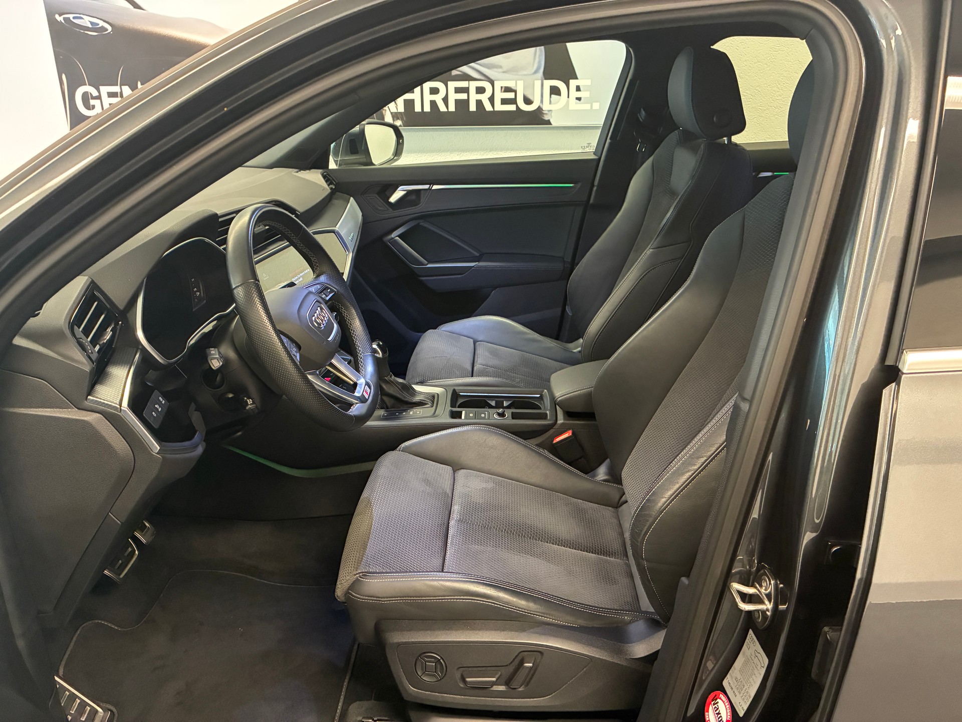 AUDI Q3 Sportback 2.0 40 TDI S line quattro S-Tronic-image-6