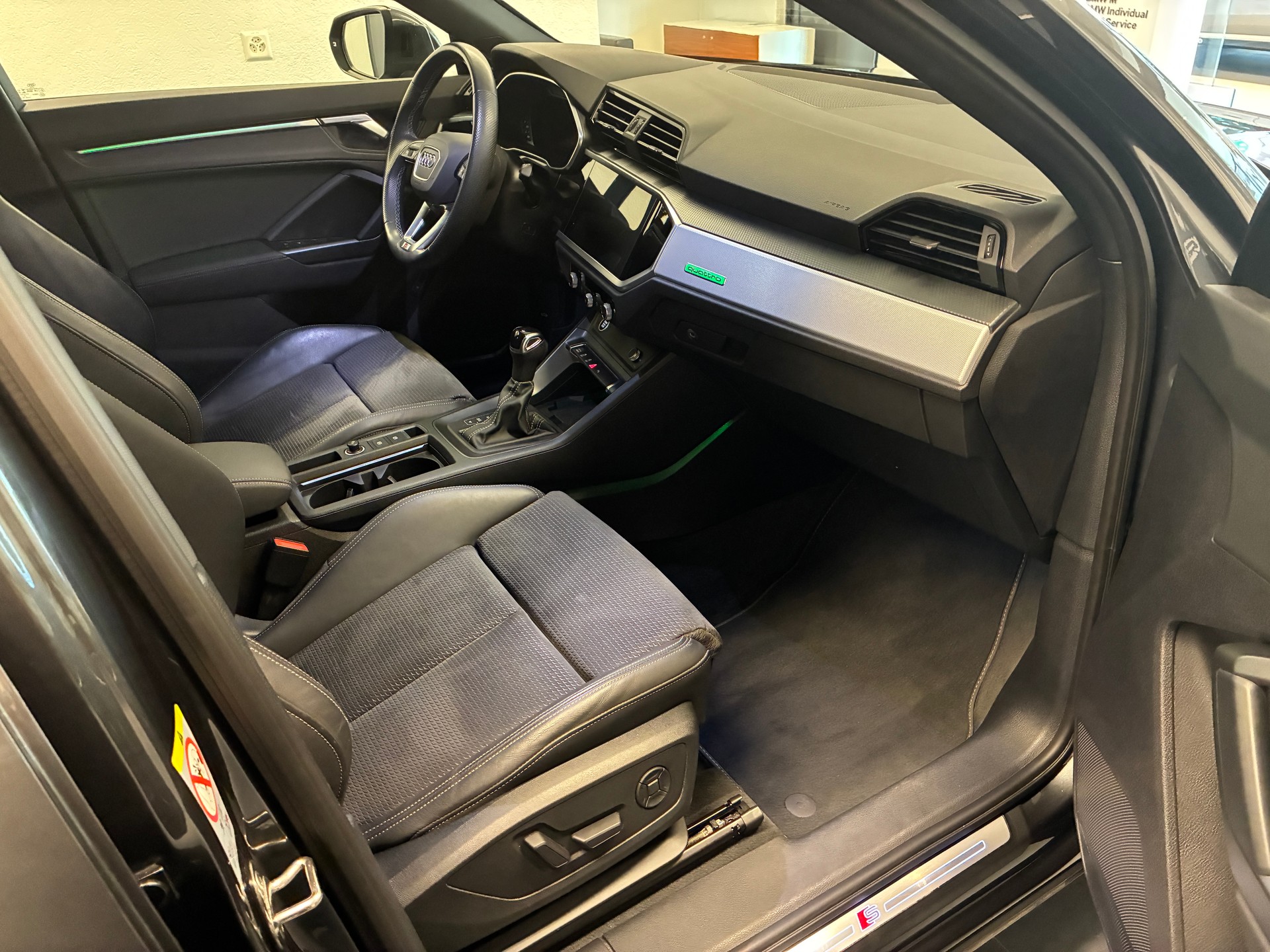 AUDI Q3 Sportback 2.0 40 TDI S line quattro S-Tronic-image-16