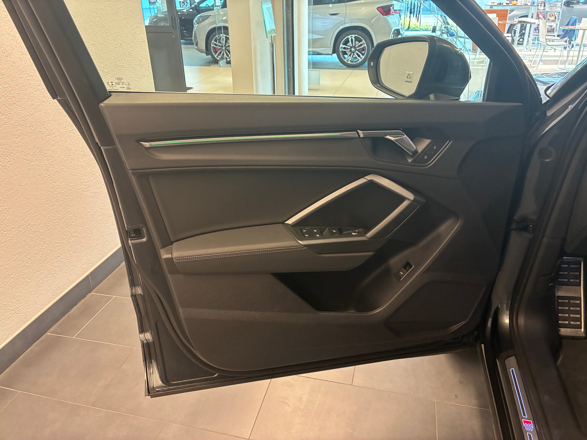 AUDI Q3 Sportback 2.0 40 TDI S line quattro S-Tronic-image-5