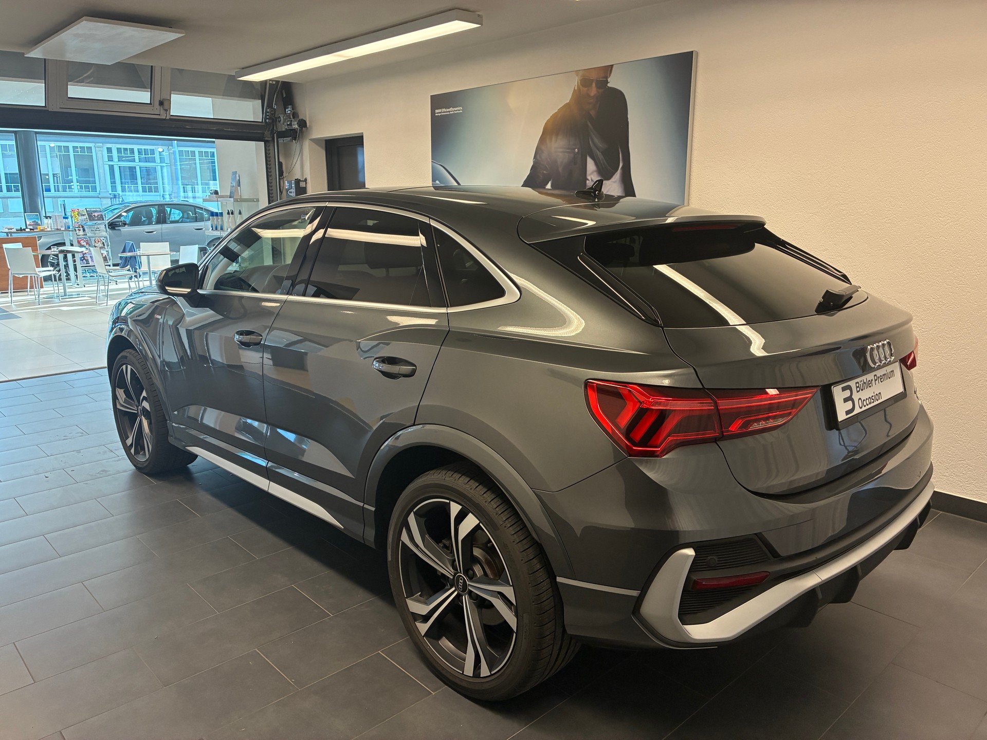 AUDI Q3 Sportback 2.0 40 TDI S line quattro S-Tronic-image-2