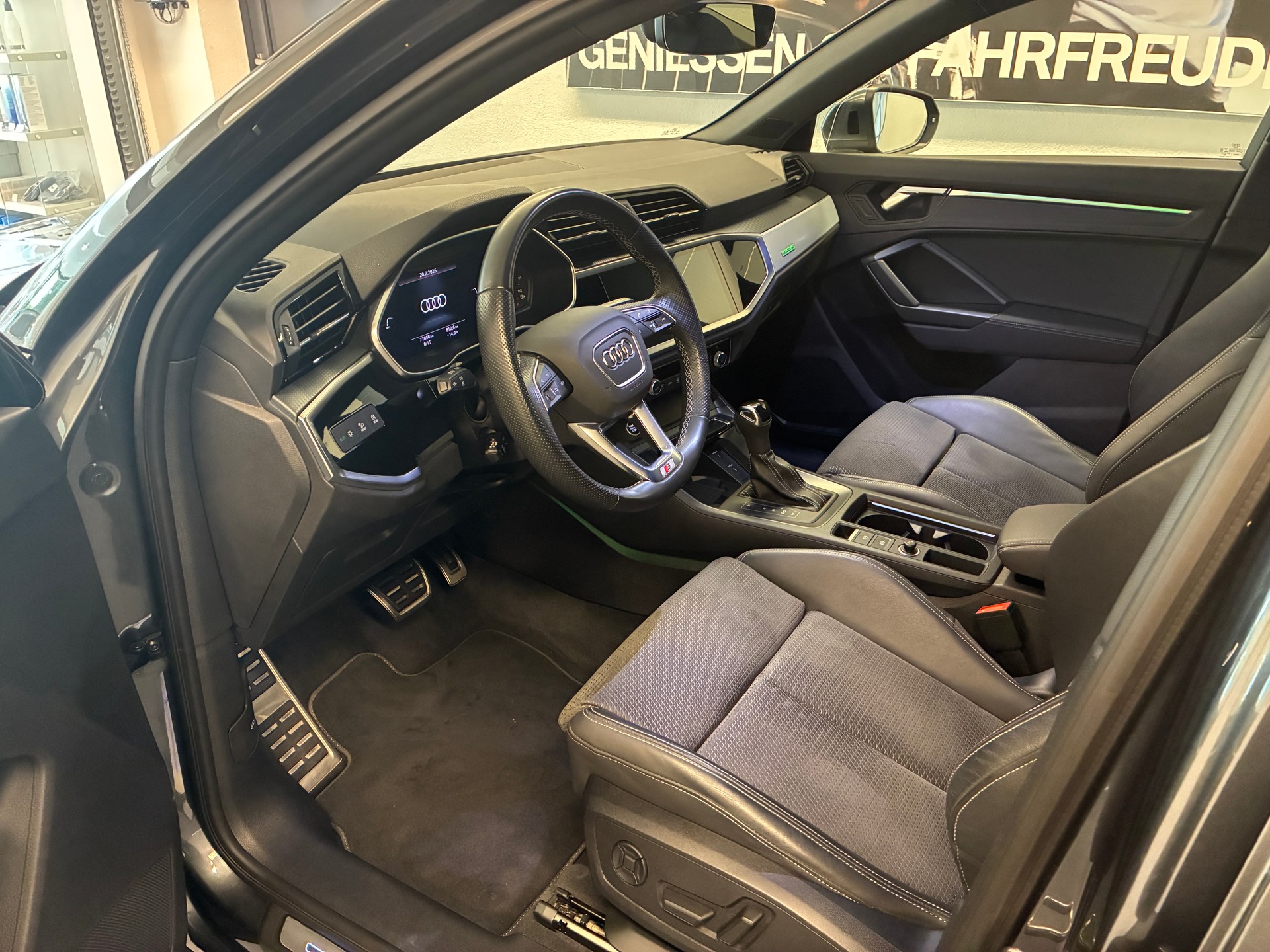 AUDI Q3 Sportback 2.0 40 TDI S line quattro S-Tronic-image-7