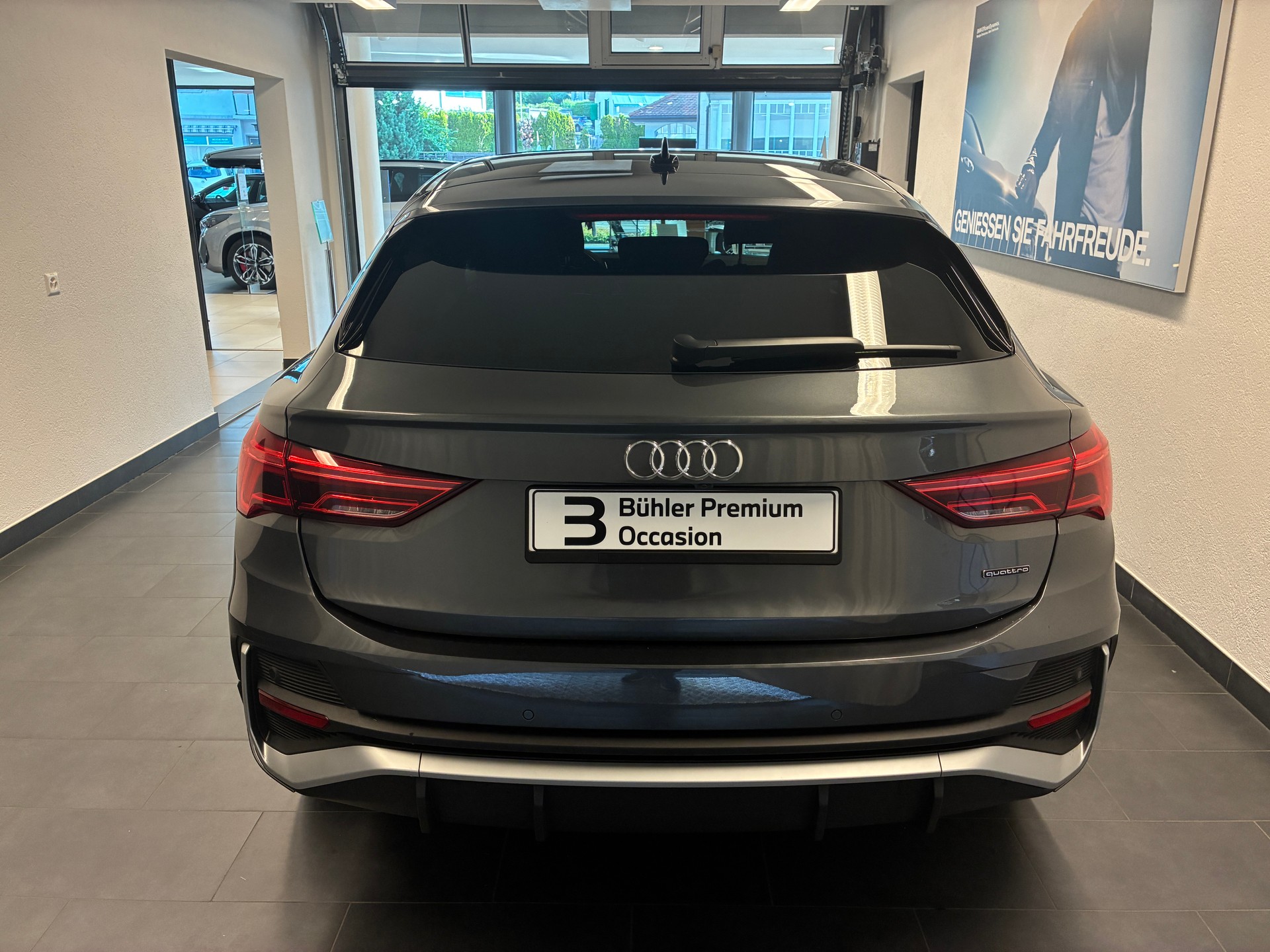 AUDI Q3 Sportback 2.0 40 TDI S line quattro S-Tronic-image-3