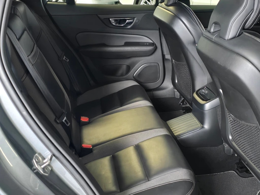 VOLVO V60 T8 eAWD Twin Engine R-Design Geartronic-image-9