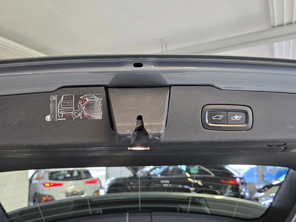 VOLVO V60 T8 eAWD Twin Engine R-Design Geartronic-image-11