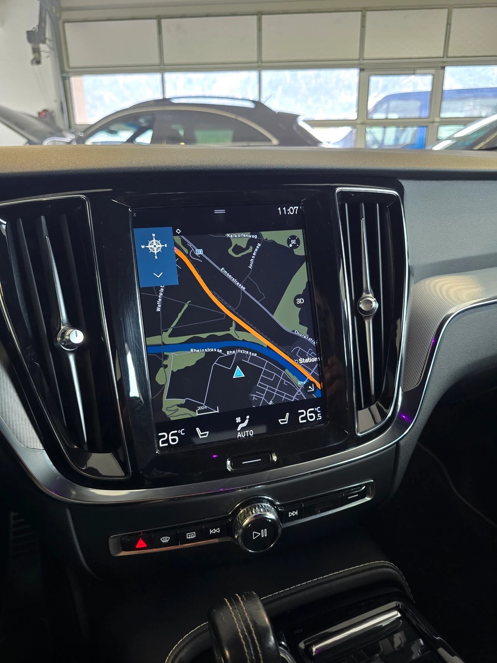 VOLVO V60 T8 eAWD Twin Engine R-Design Geartronic-image-15