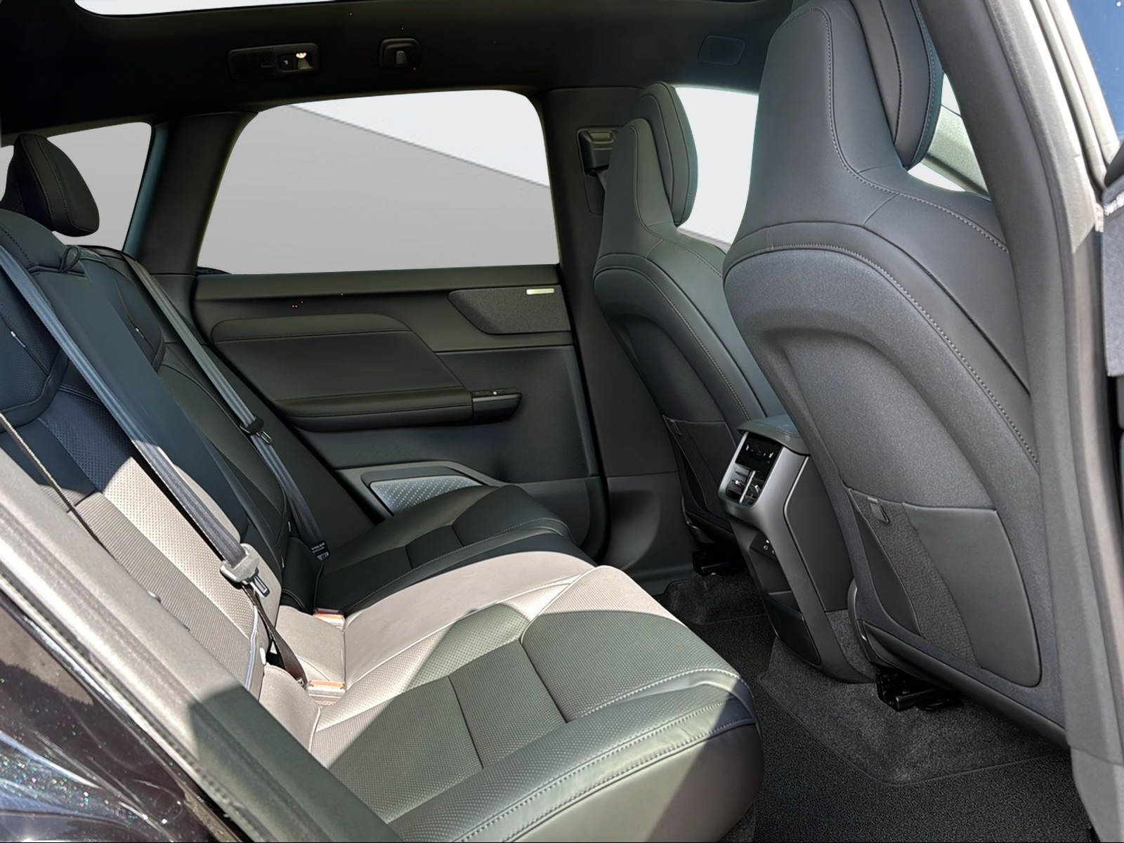 VOLVO EX60 P10 AWD Ultra-image-10