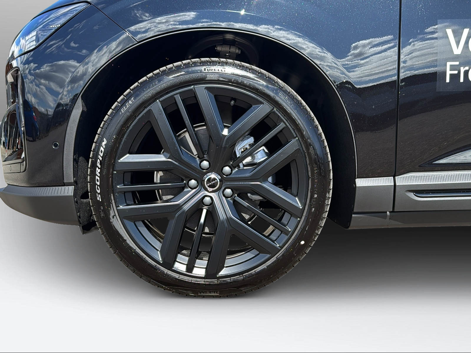 VOLVO EX60 P10 AWD Ultra-image-8