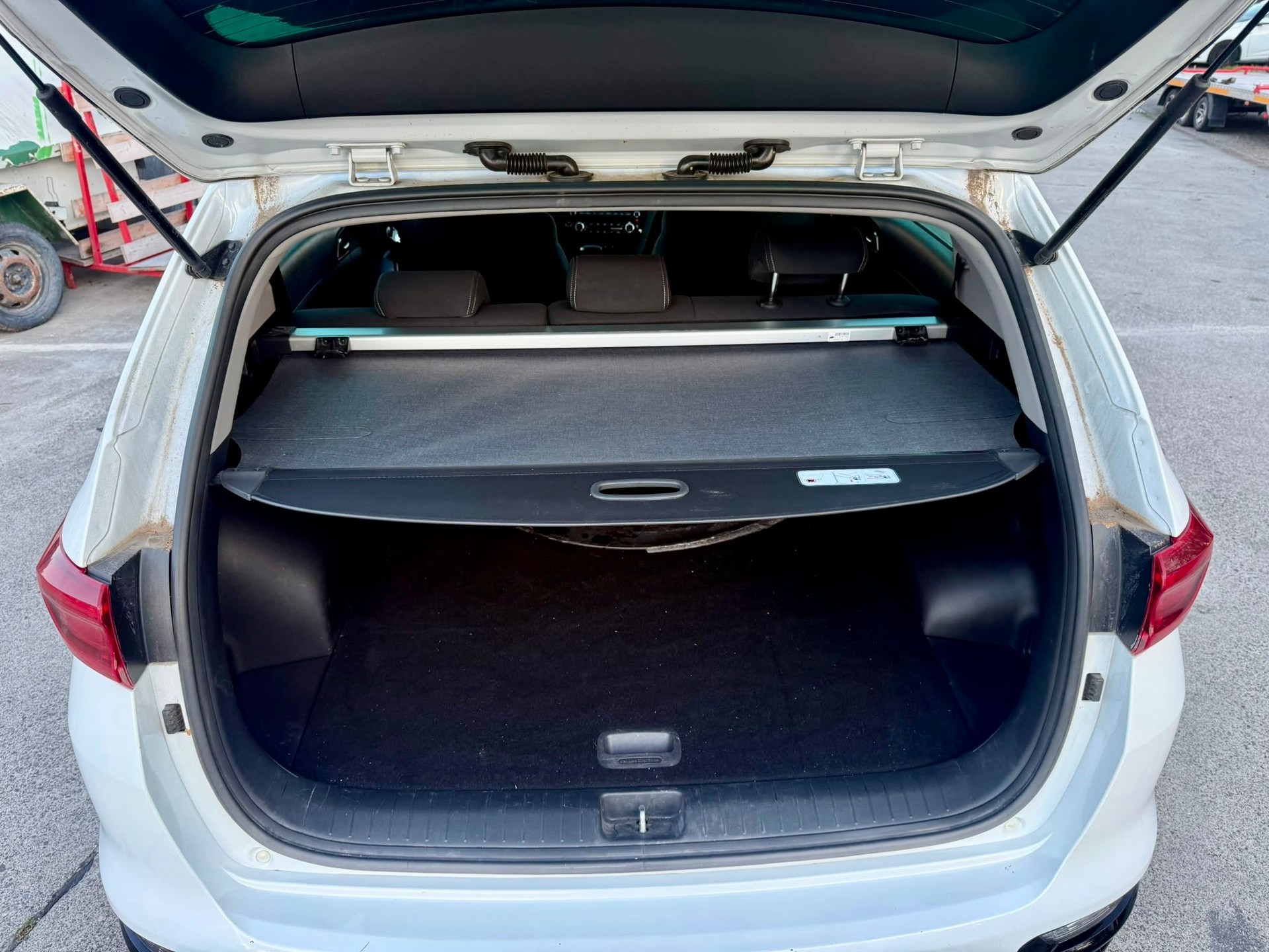 KIA 1.6 T-GDi Trend 2WD-image-8