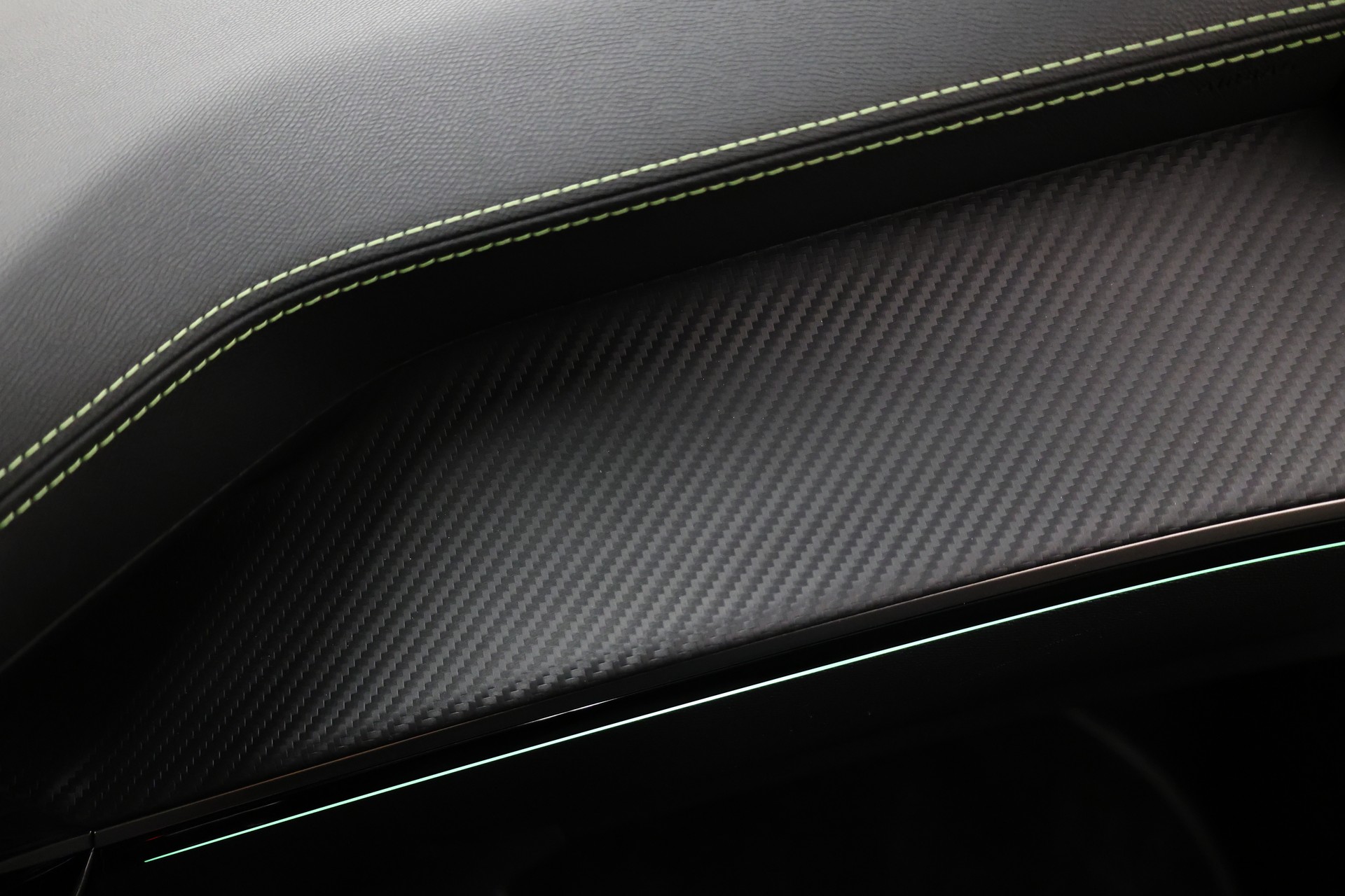 PEUGEOT 208 1.2 PureTech 100 GT Line-image-26