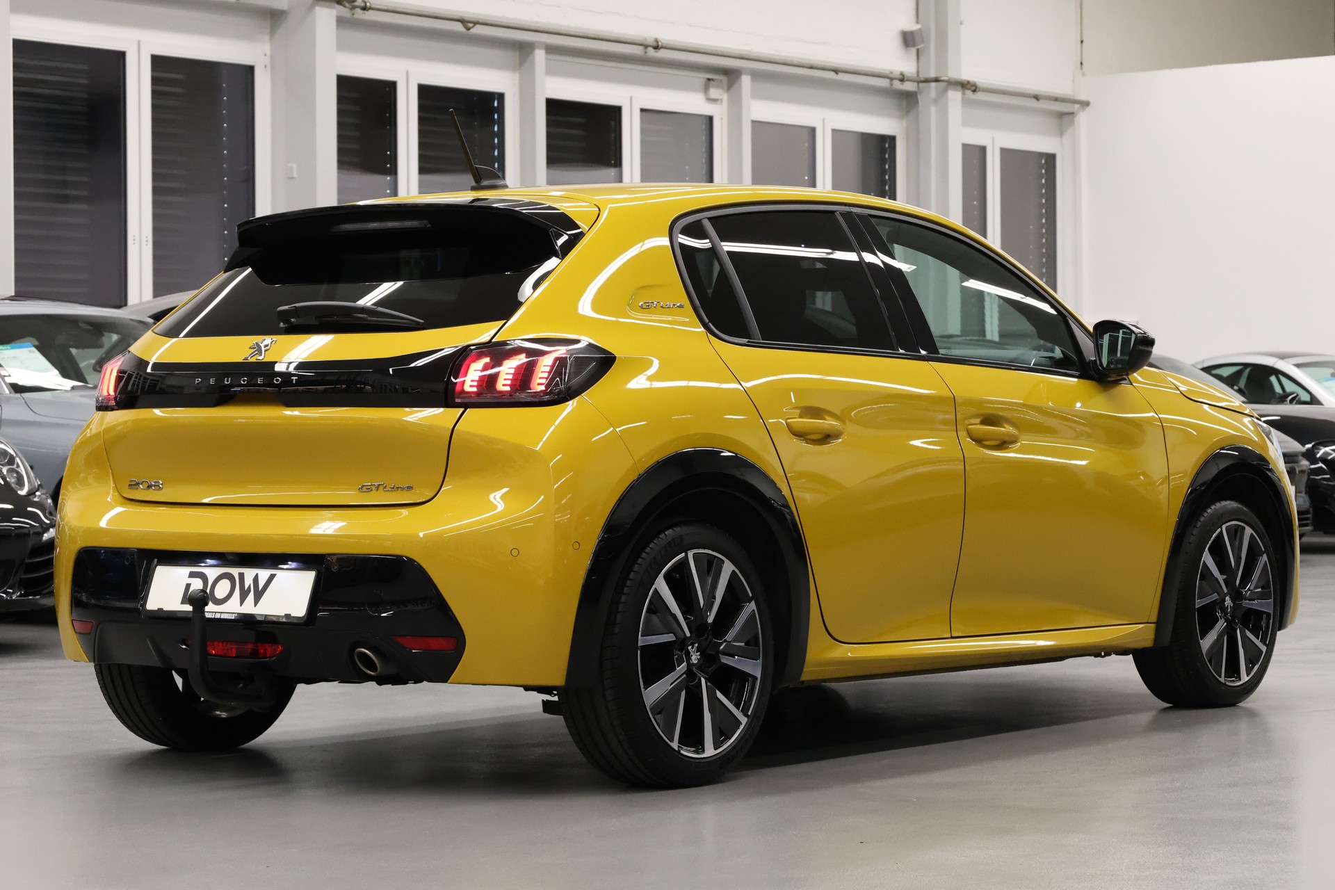 PEUGEOT 208 1.2 PureTech 100 GT Line-image-7