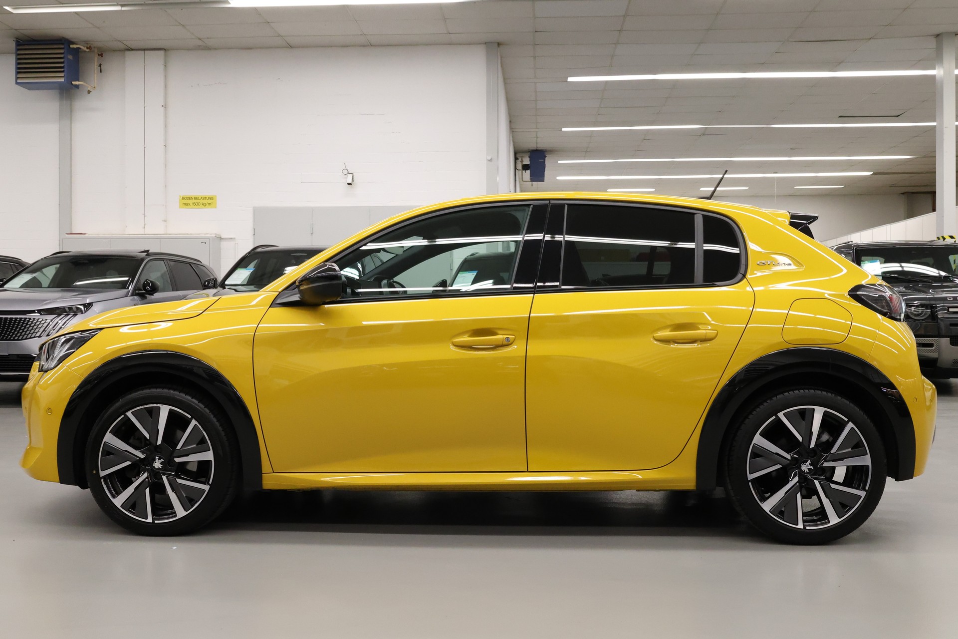 PEUGEOT 208 1.2 PureTech 100 GT Line-image-11