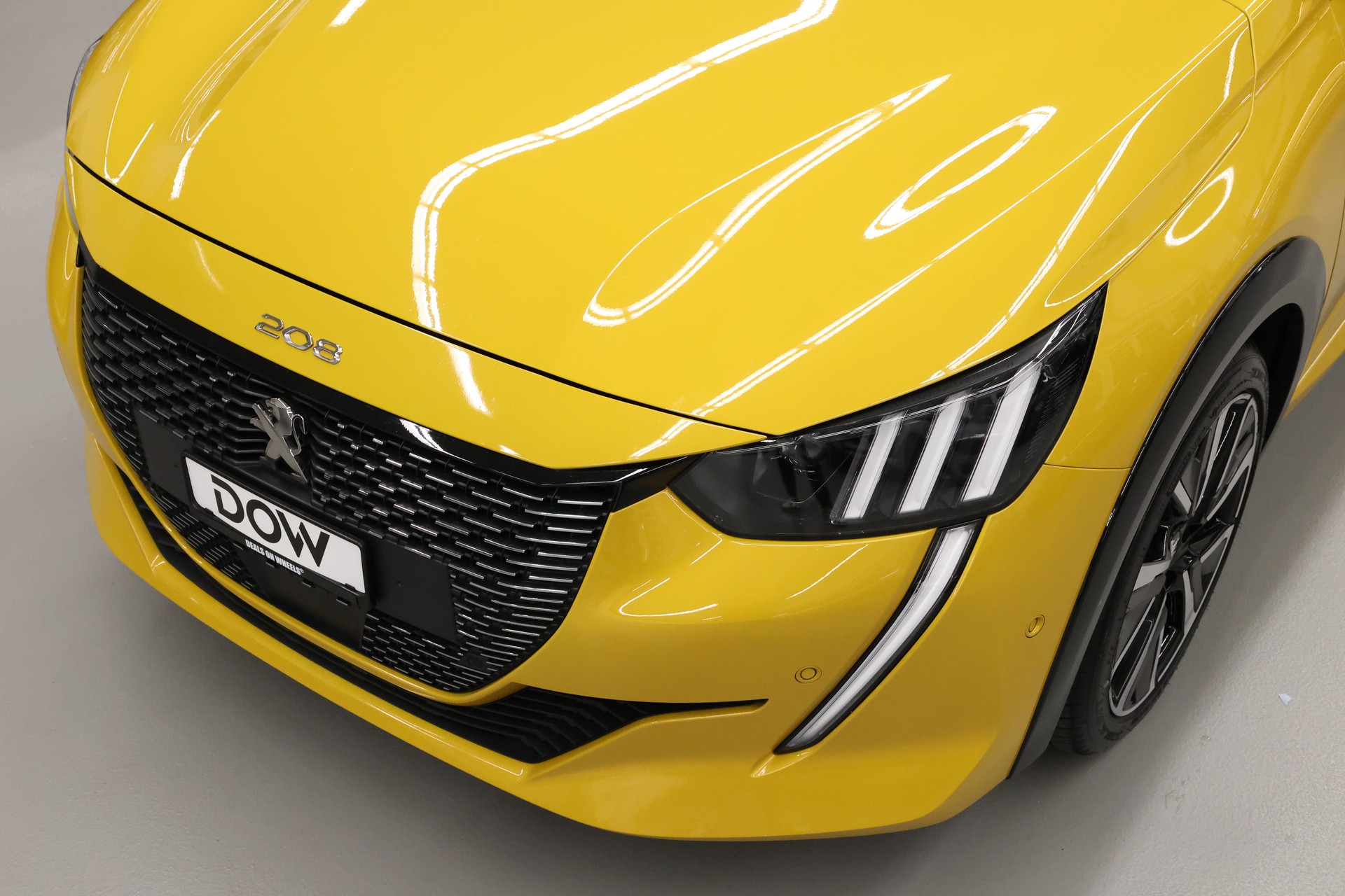 PEUGEOT 208 1.2 PureTech 100 GT Line-image-5