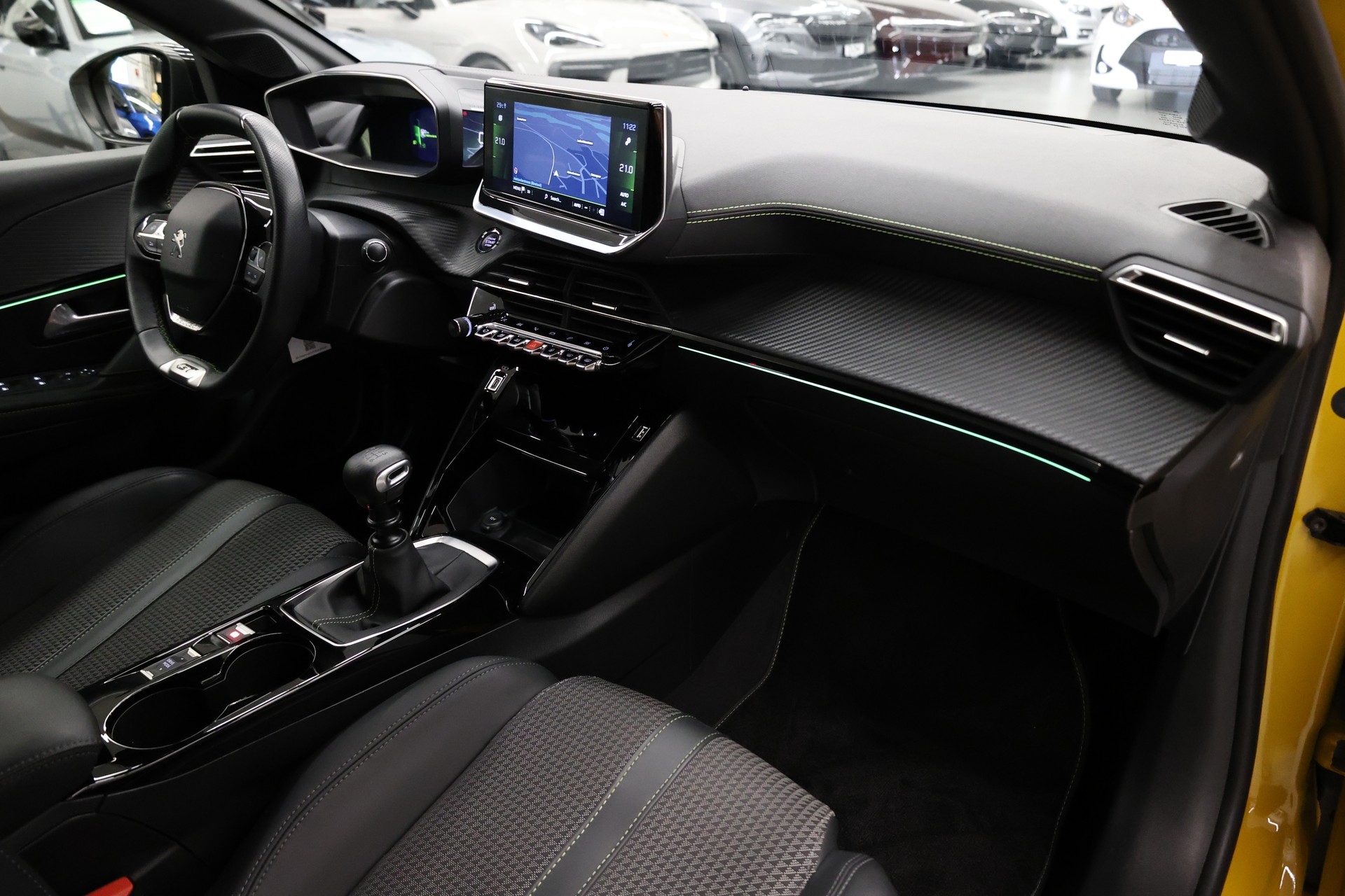 PEUGEOT 208 1.2 PureTech 100 GT Line-image-20