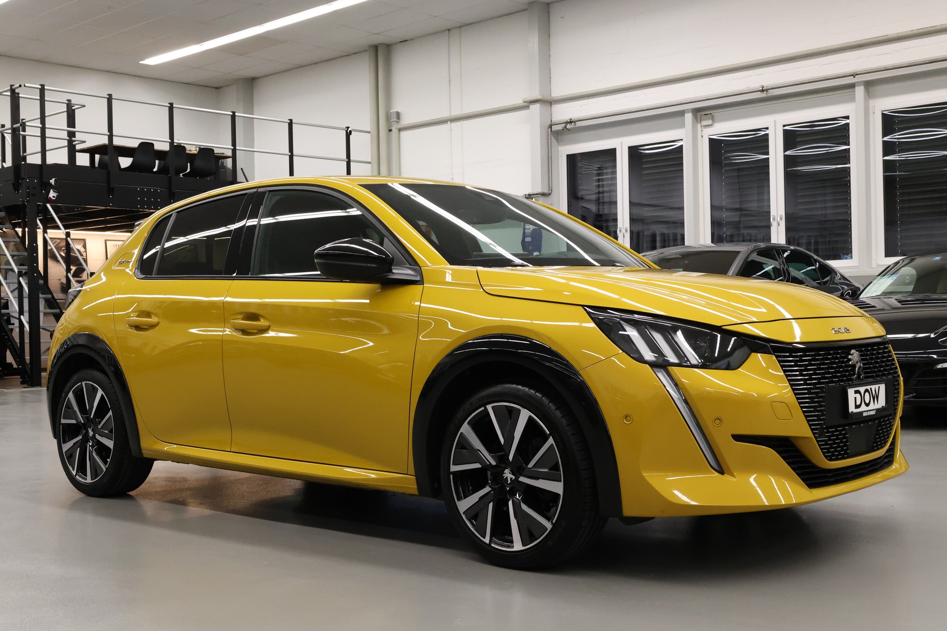 PEUGEOT 208 1.2 PureTech 100 GT Line-image-1