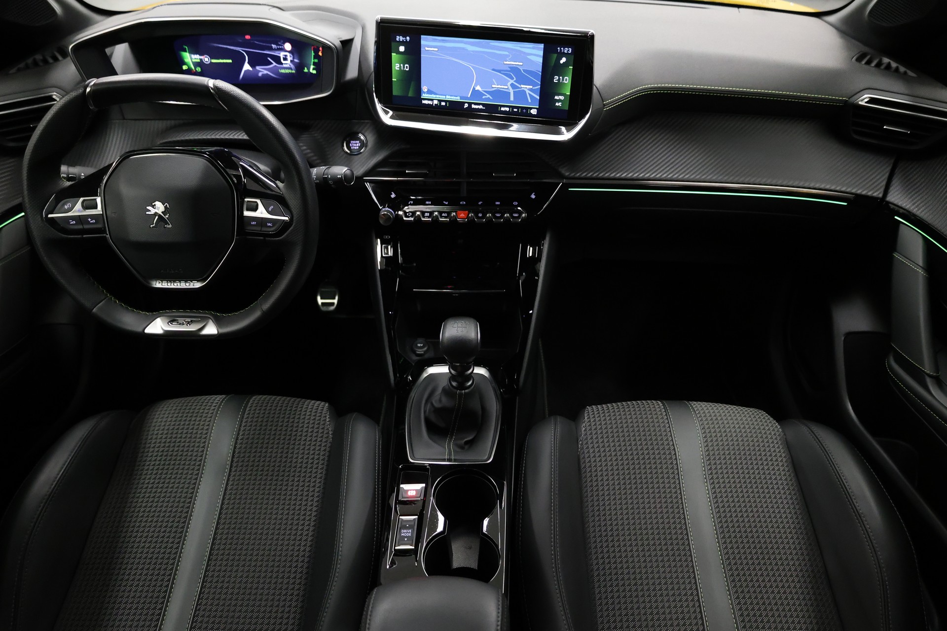 PEUGEOT 208 1.2 PureTech 100 GT Line-image-15