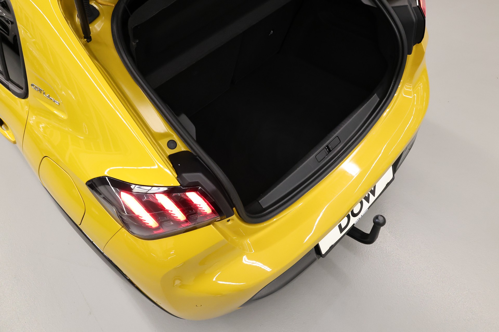 PEUGEOT 208 1.2 PureTech 100 GT Line-image-13
