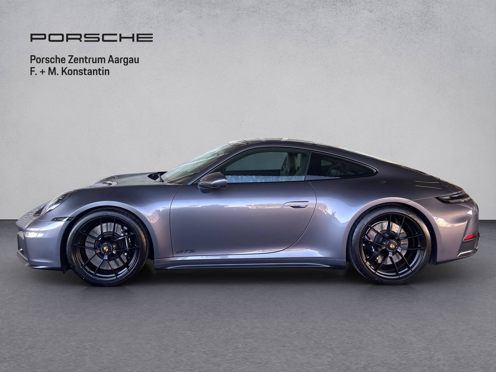 PORSCHE 911 Carrera 4 GTS-image-2