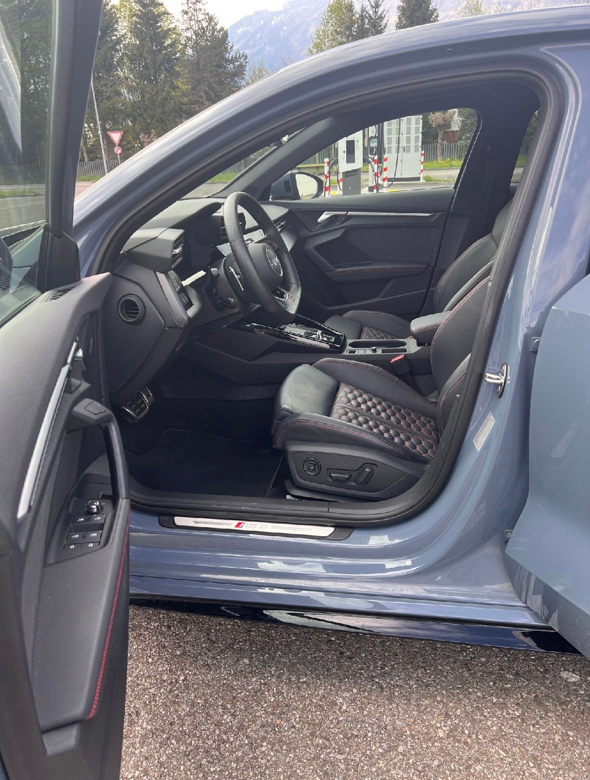 AUDI RS3 2.5 TFSI quattro S-Tronic-image-4