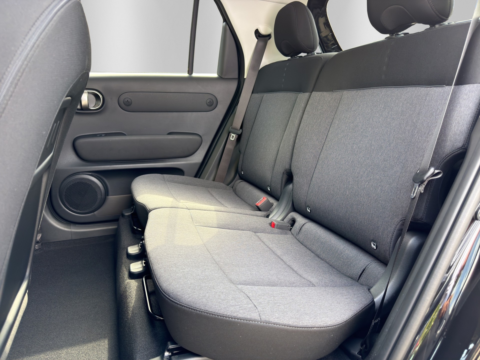 HYUNDAI Inster 49kWh Amplia-image-10