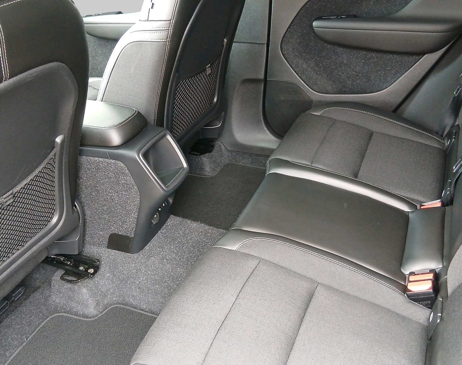 VOLVO XC40 1.5 T3 Momentum-image-3