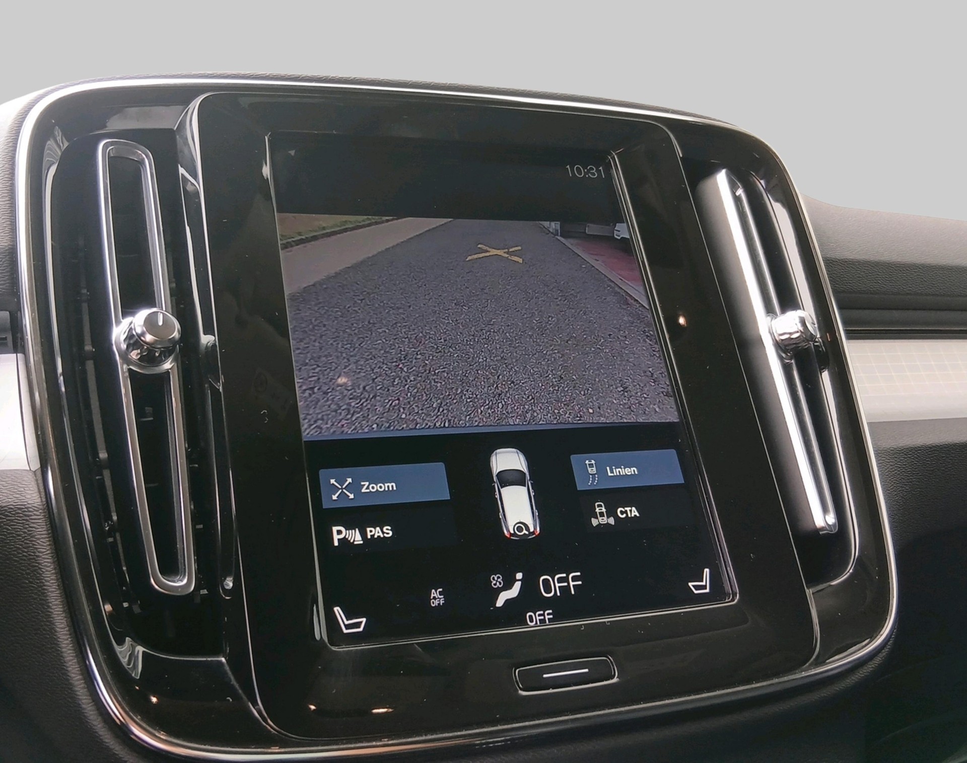 VOLVO XC40 1.5 T3 Momentum-image-13