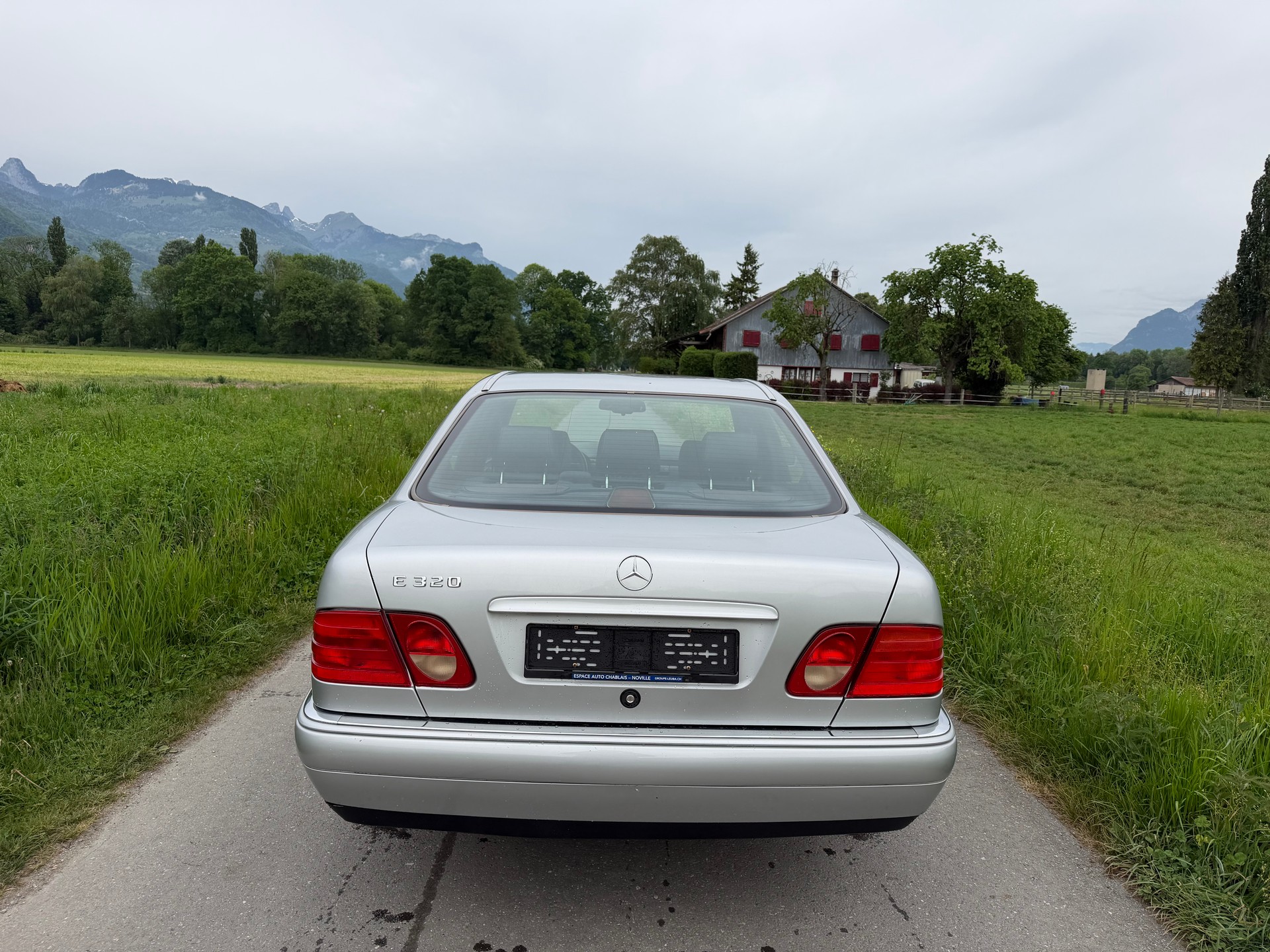 MERCEDES-BENZ E 320 Classic Automatic-image-4