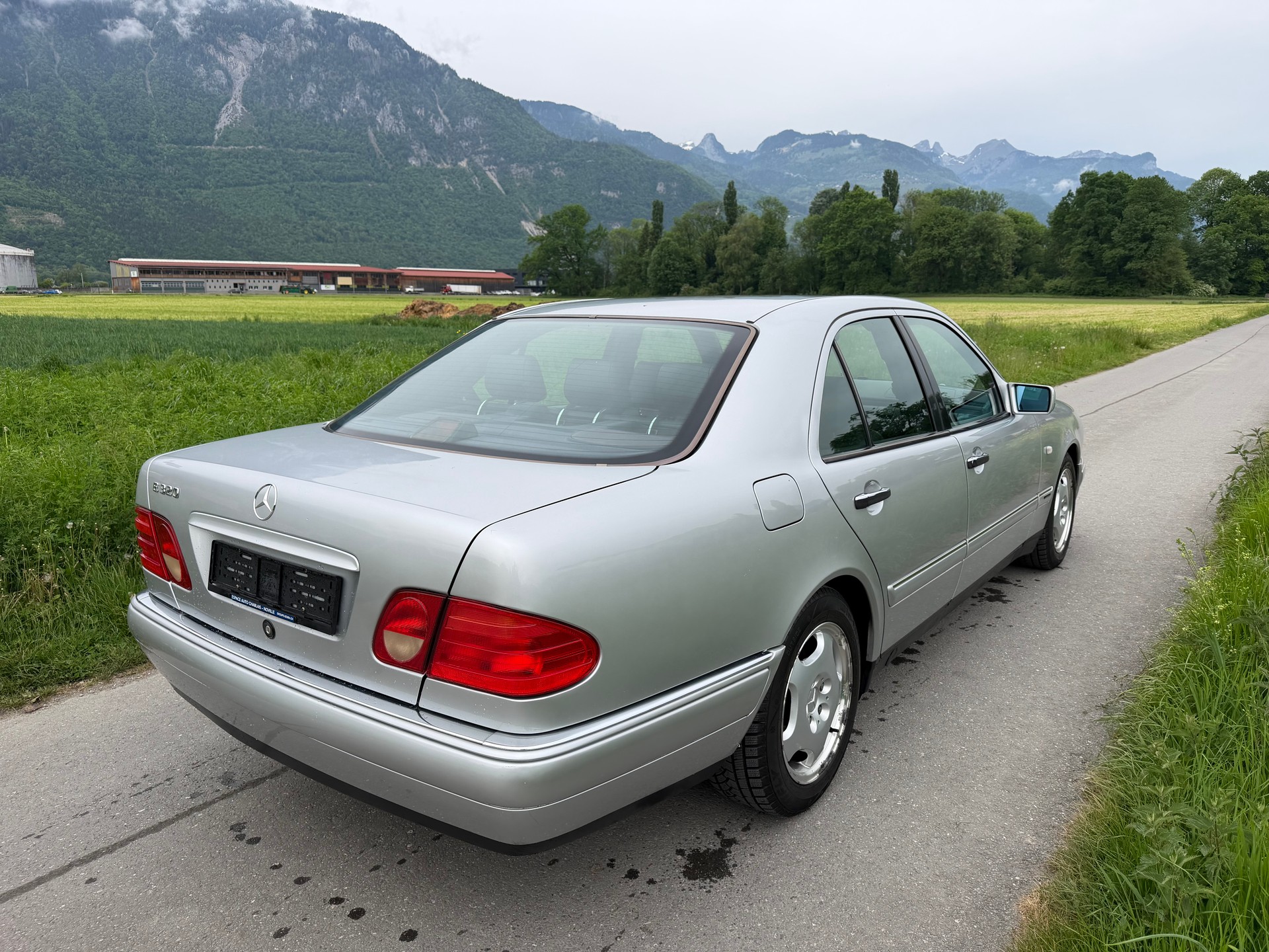 MERCEDES-BENZ E 320 Classic Automatic-image-5