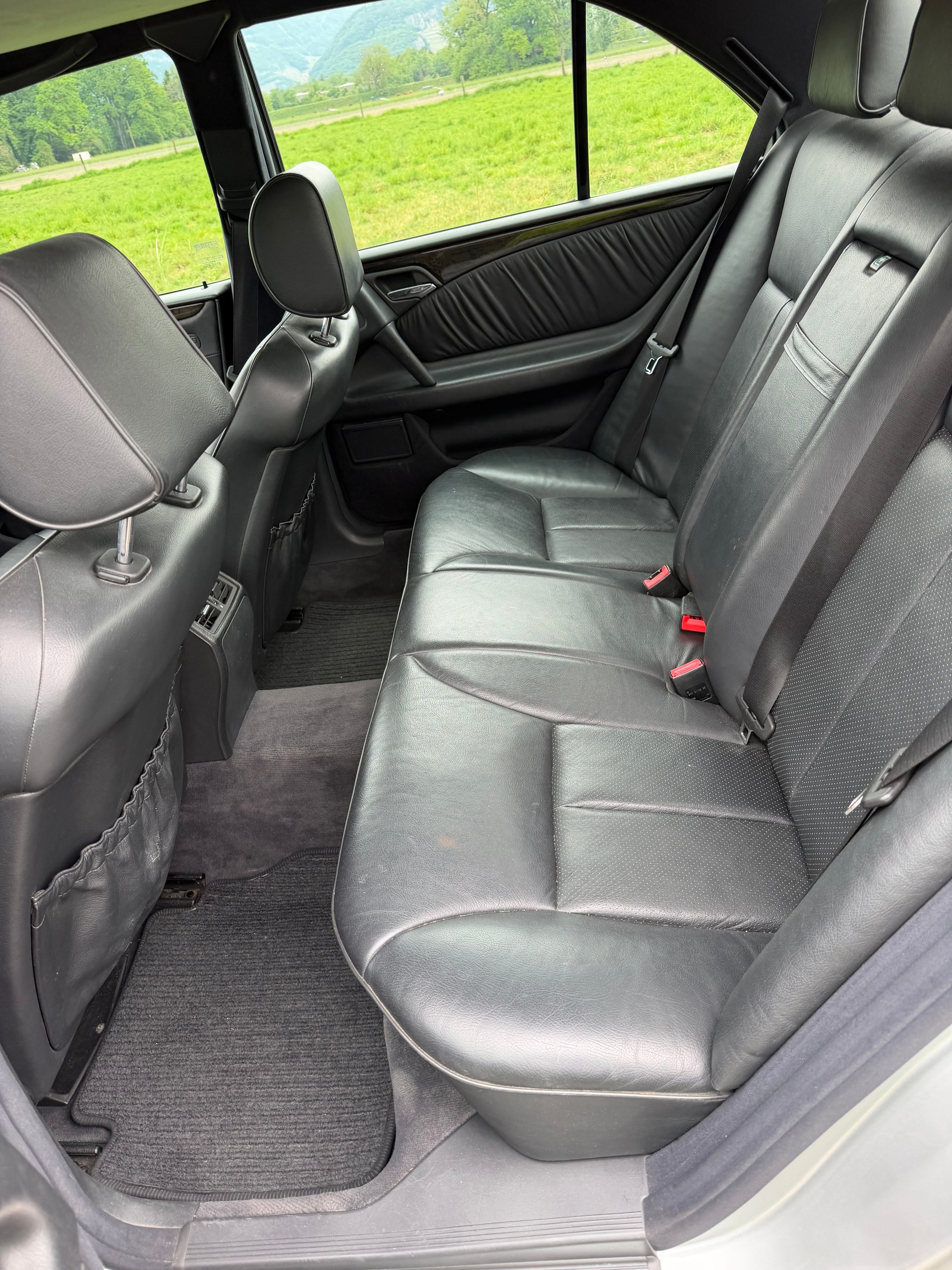 MERCEDES-BENZ E 320 Classic Automatic-image-7
