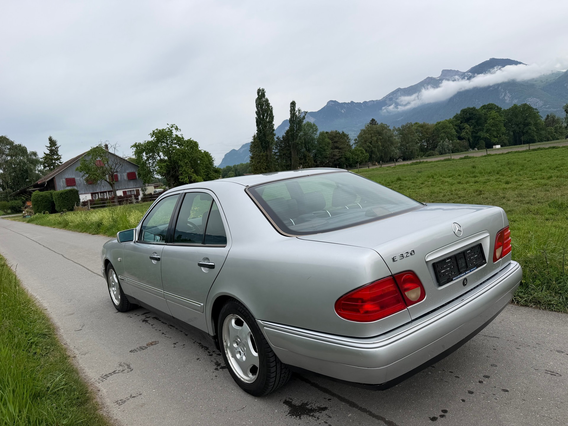 MERCEDES-BENZ E 320 Classic Automatic-image-3