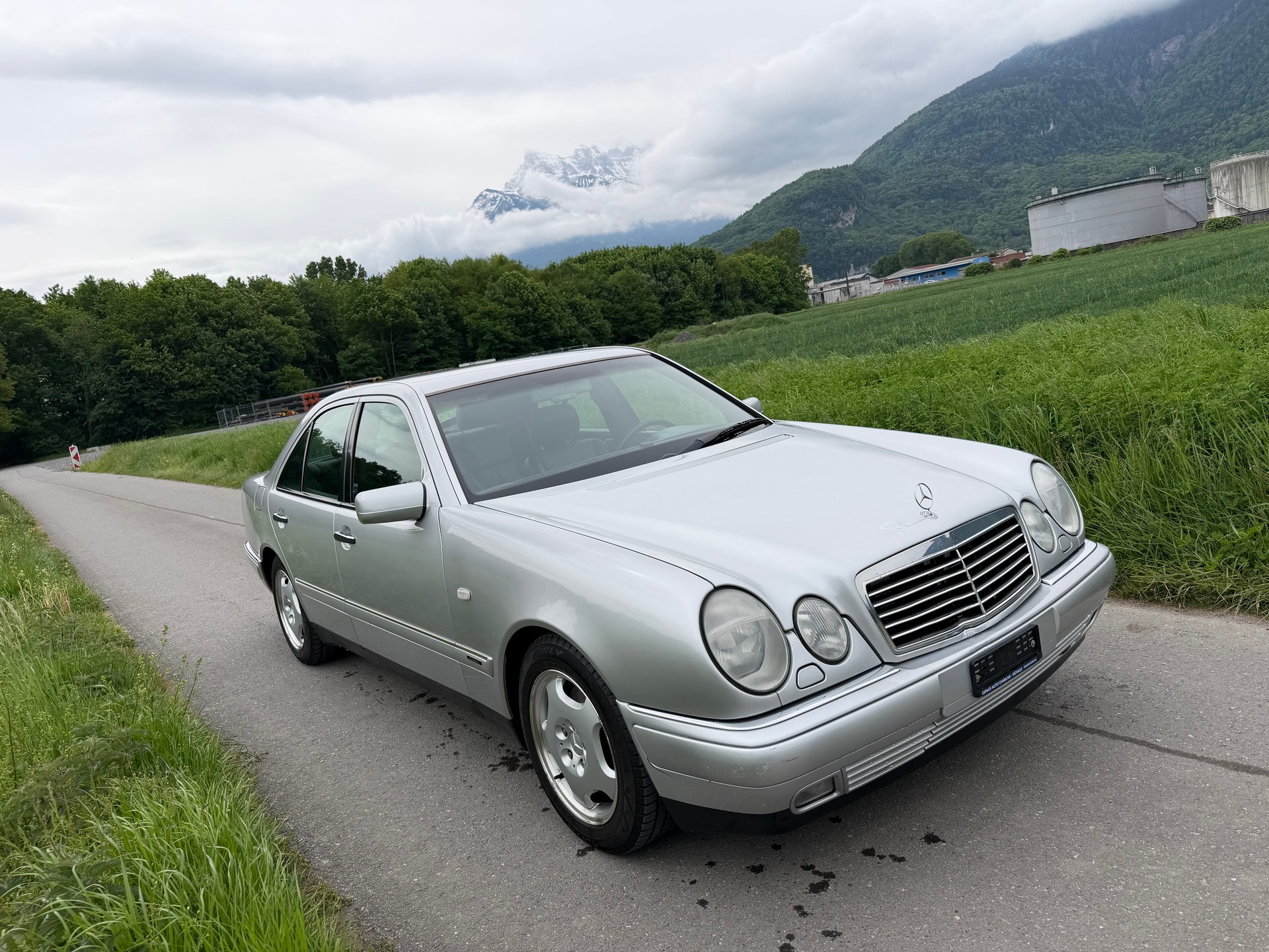MERCEDES-BENZ E 320 Classic Automatic-image-2