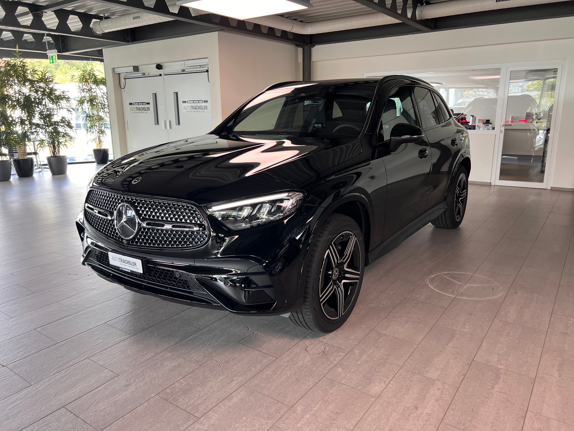 MERCEDES-BENZ GLC 300 e 4Matic EQ Star 9G-Tronic-image-3
