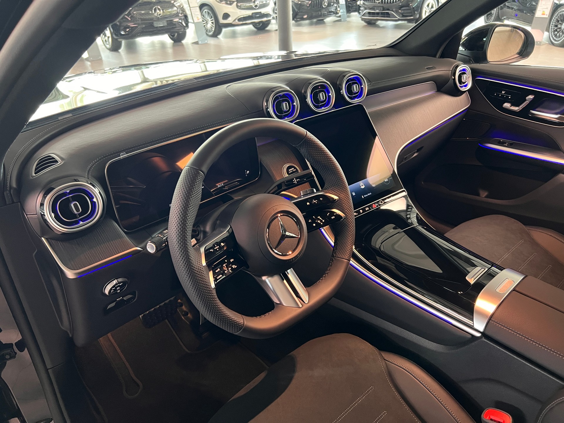 MERCEDES-BENZ GLC 300 e 4Matic EQ Star 9G-Tronic-image-9