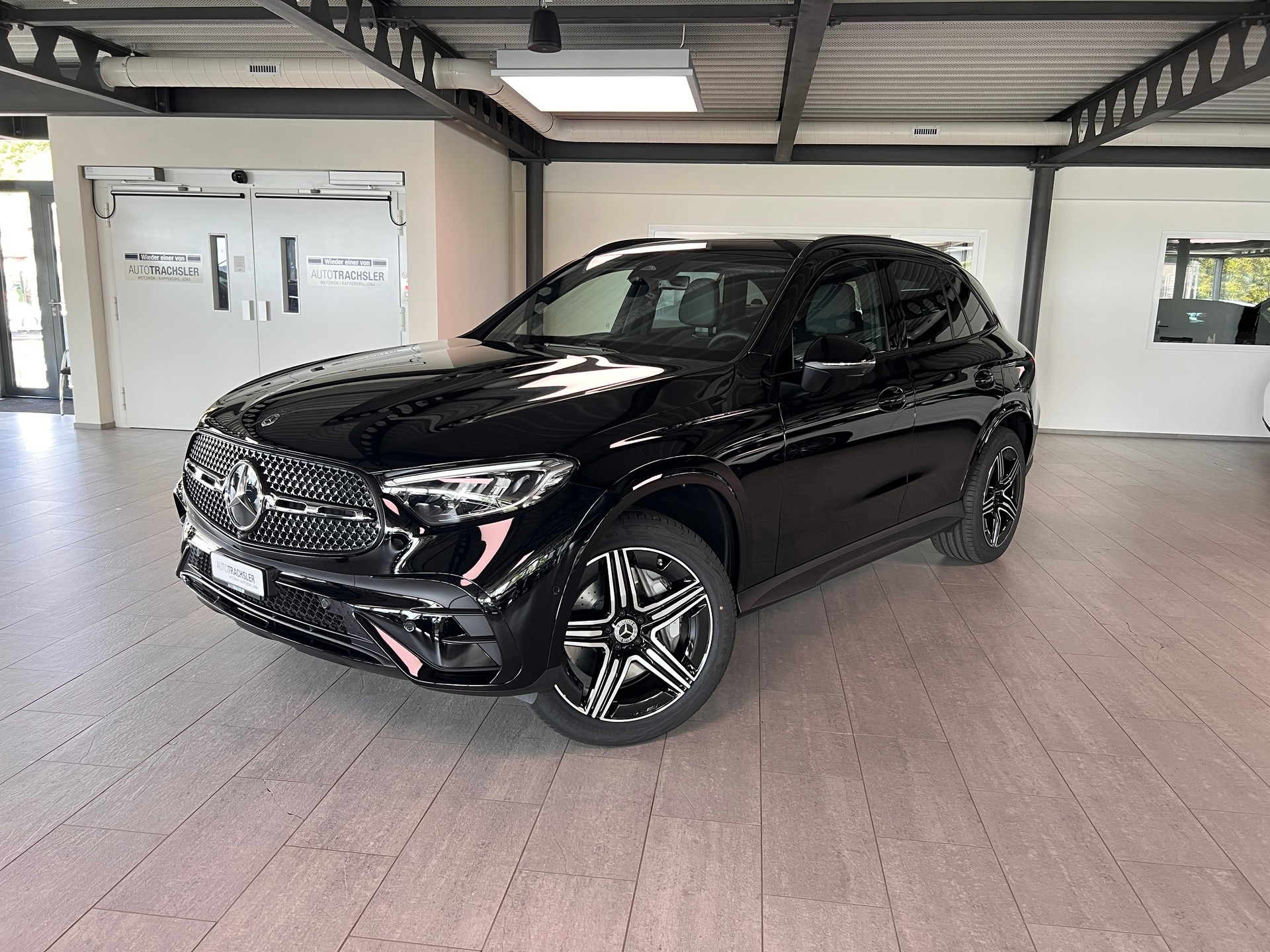 MERCEDES-BENZ GLC 300 e 4Matic EQ Star 9G-Tronic-image-0