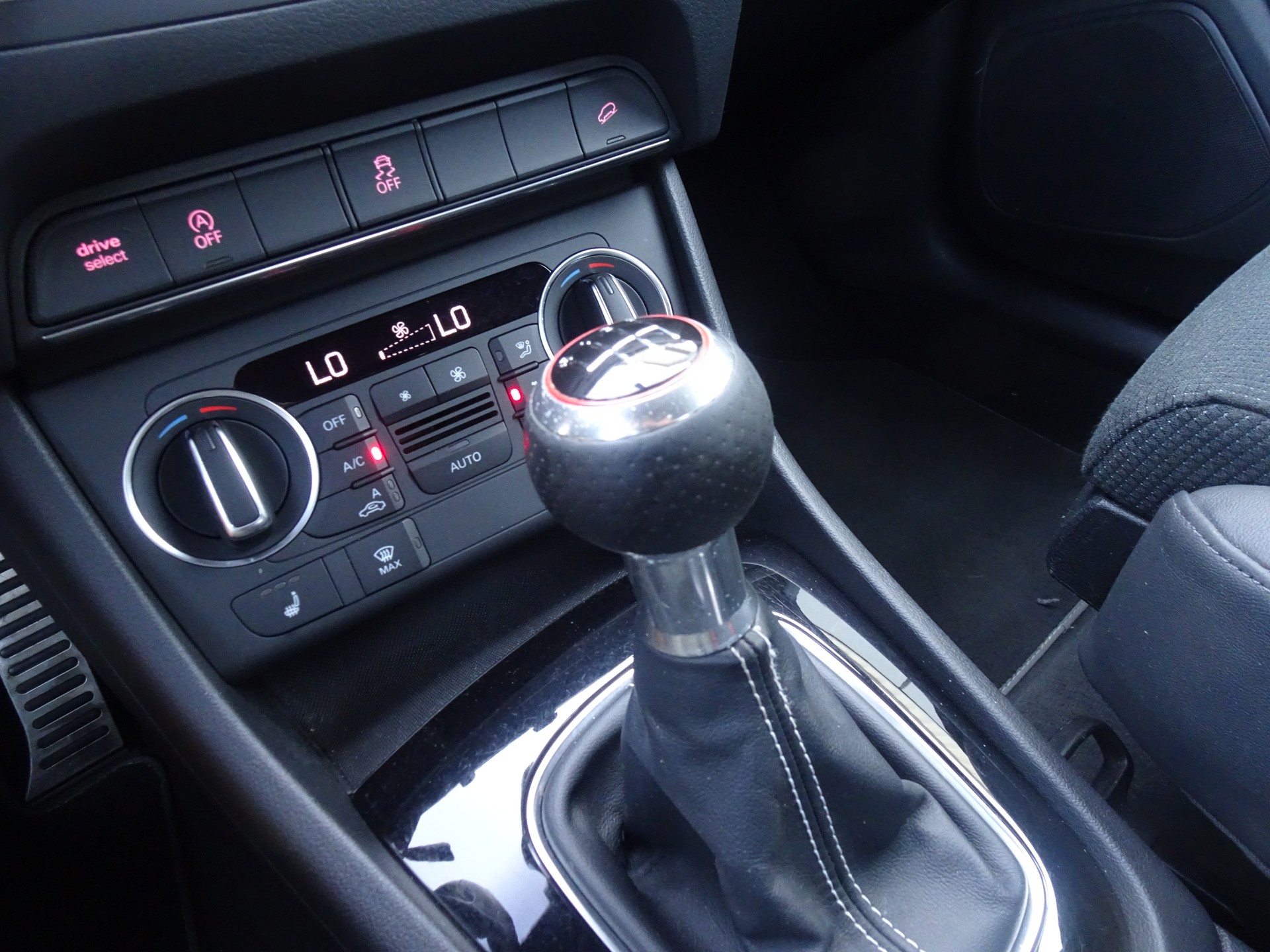 AUDI Q3 1.4 TFSI ultra sport-image-11