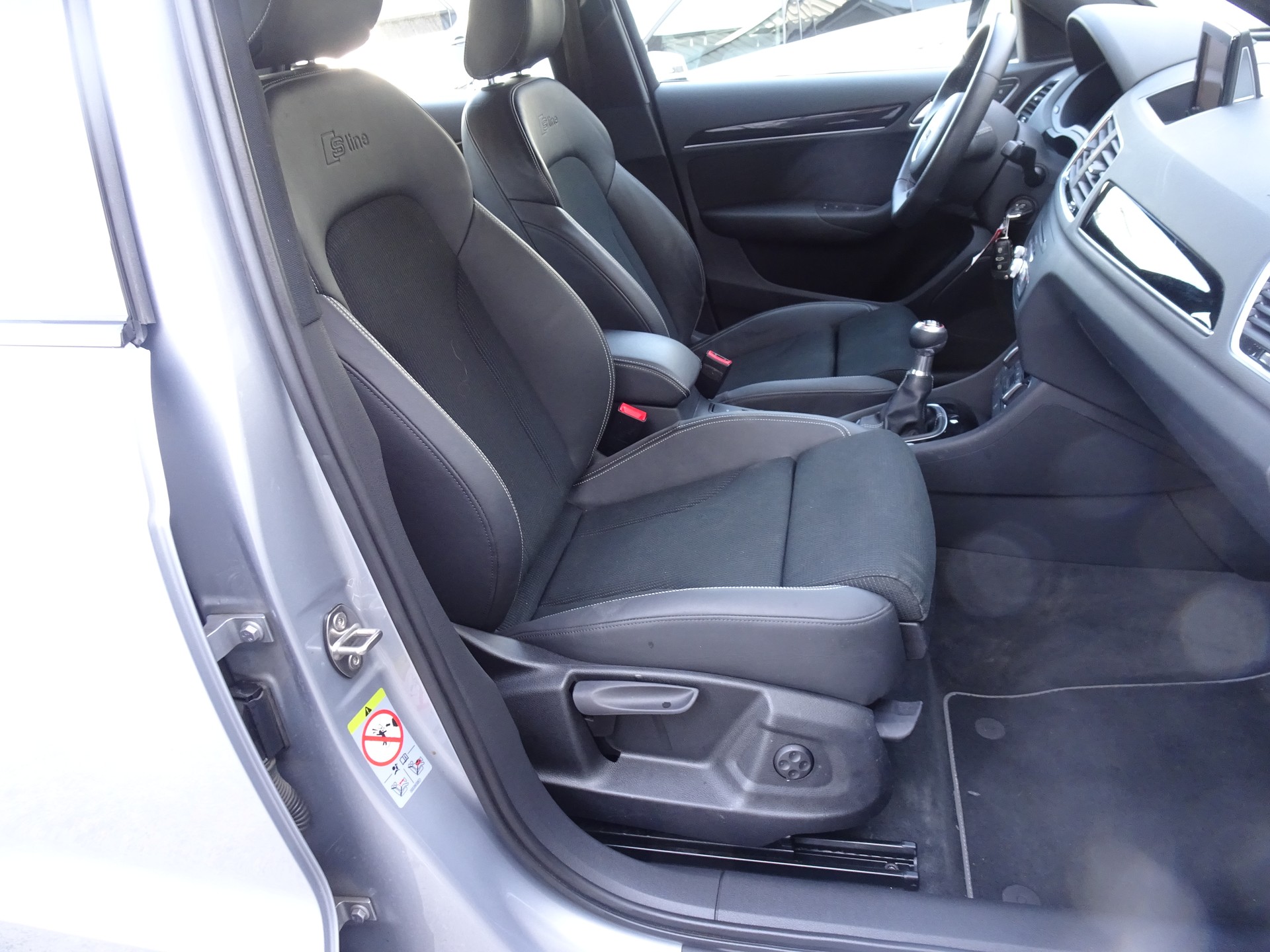 AUDI Q3 1.4 TFSI ultra sport-image-8