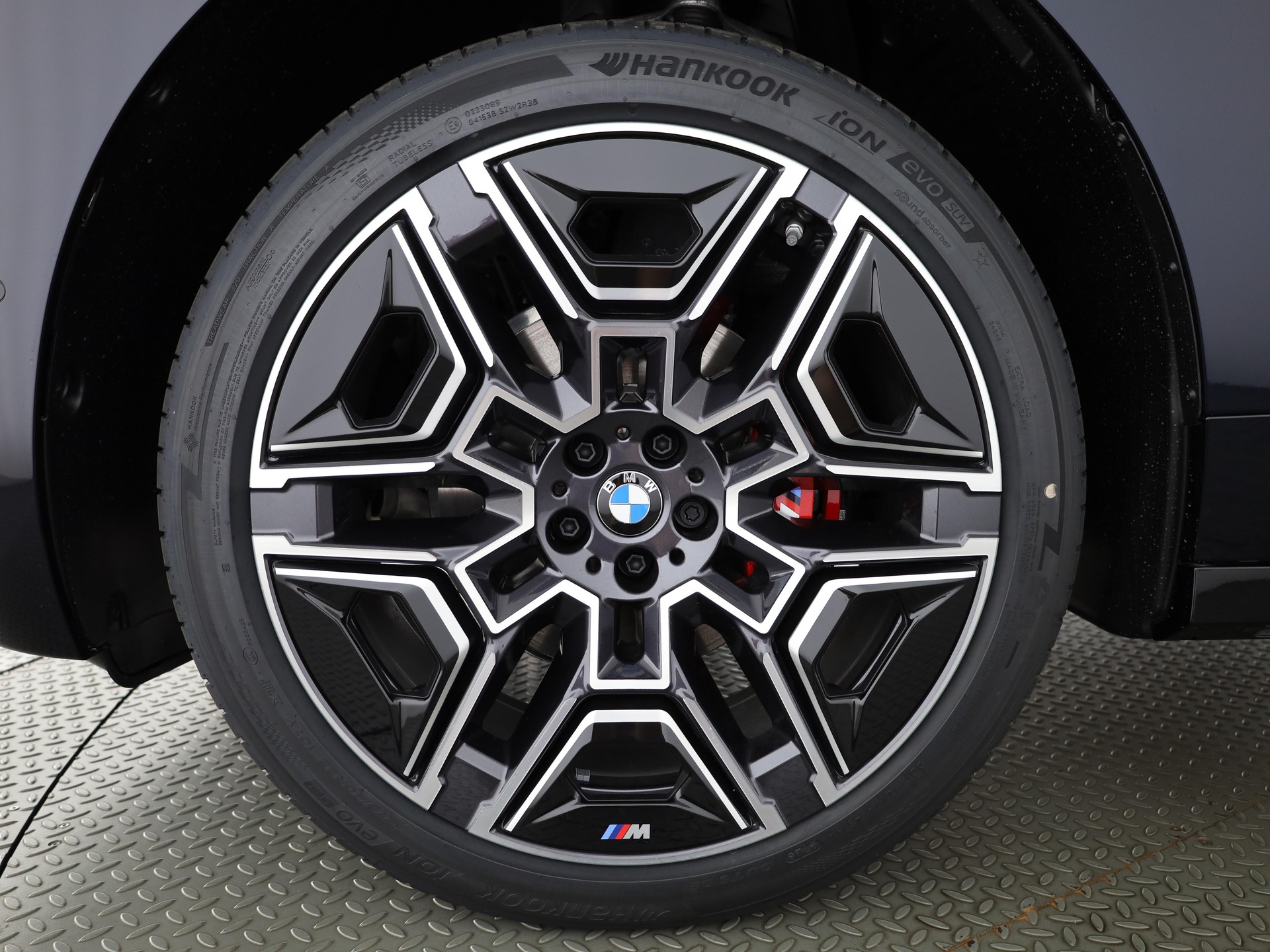BMW iX xDrive60-image-6