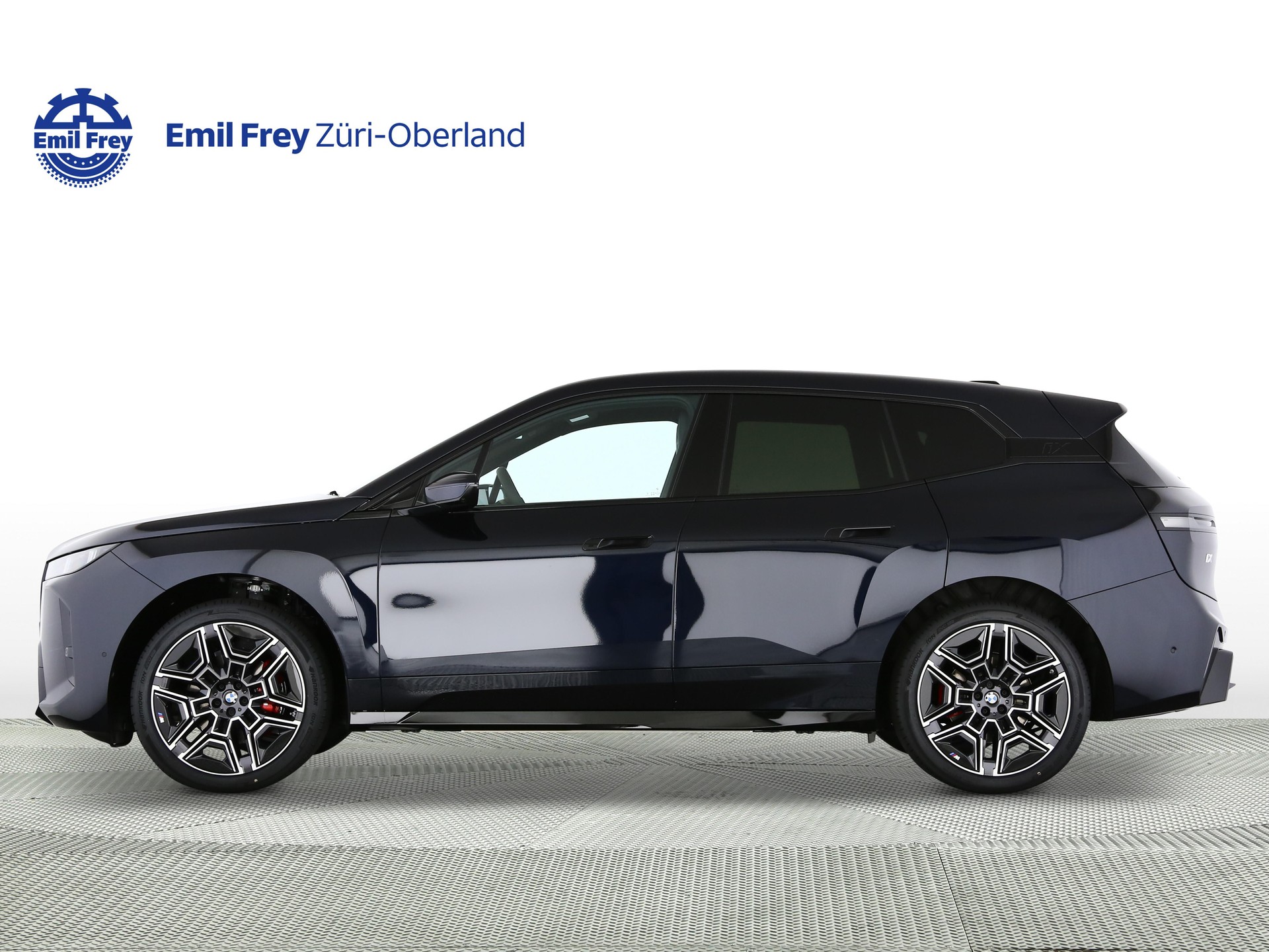 BMW iX xDrive60-showroom-element-1