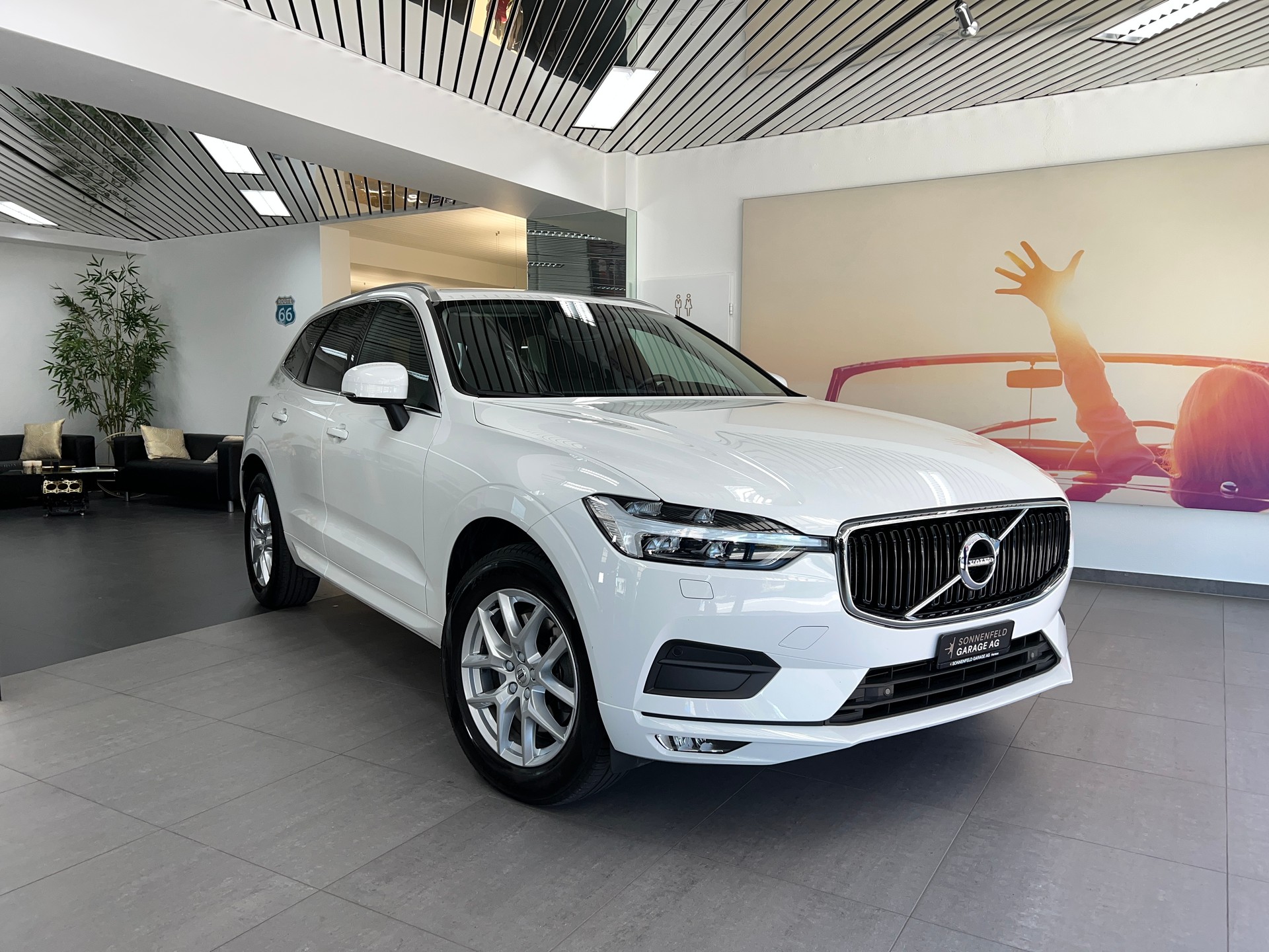 VOLVO XC60 B4 Diesel Mild Hybrid AWD Momentum Geartronic-image-2