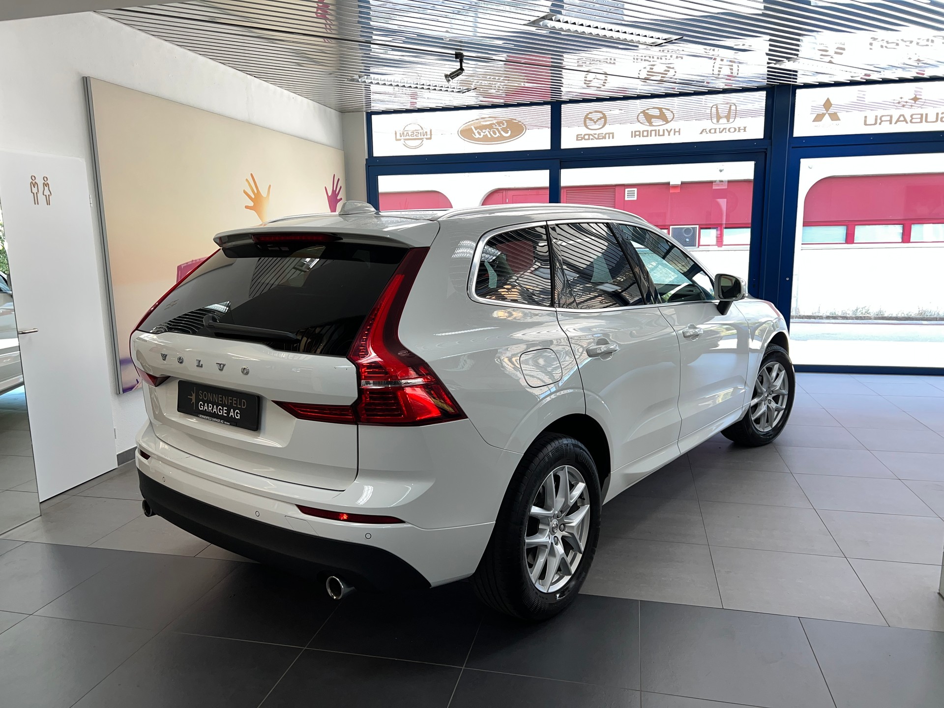 VOLVO XC60 B4 Diesel Mild Hybrid AWD Momentum Geartronic-image-6