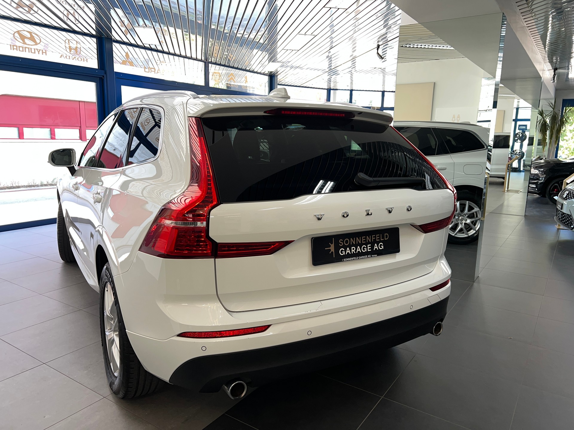 VOLVO XC60 B4 Diesel Mild Hybrid AWD Momentum Geartronic-image-5