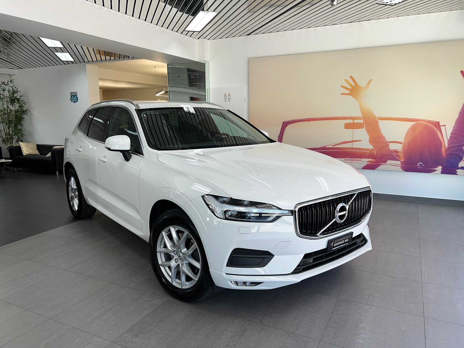 VOLVO XC60 B4 Diesel Mild Hybrid AWD Momentum Geartronic-image-0
