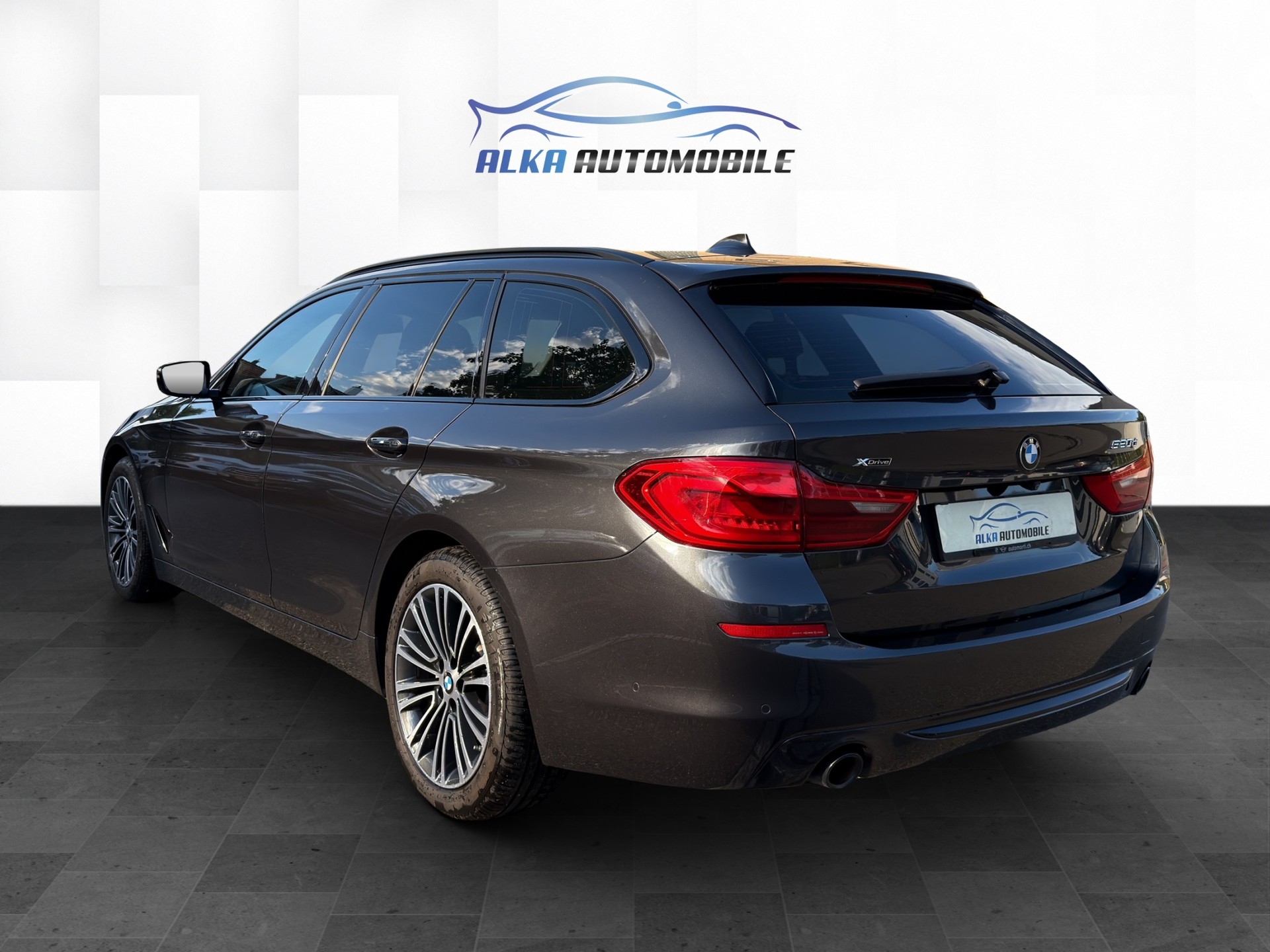 BMW 520d xDrive Touring Sport Line Steptronic-image-4