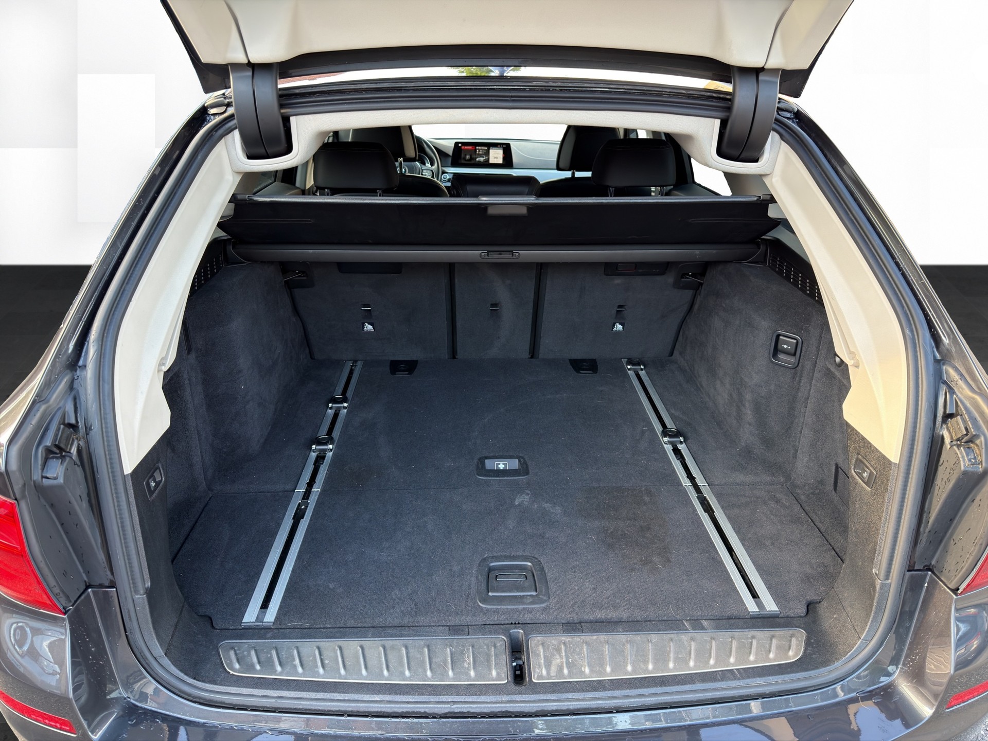 BMW 520d xDrive Touring Sport Line Steptronic-image-9