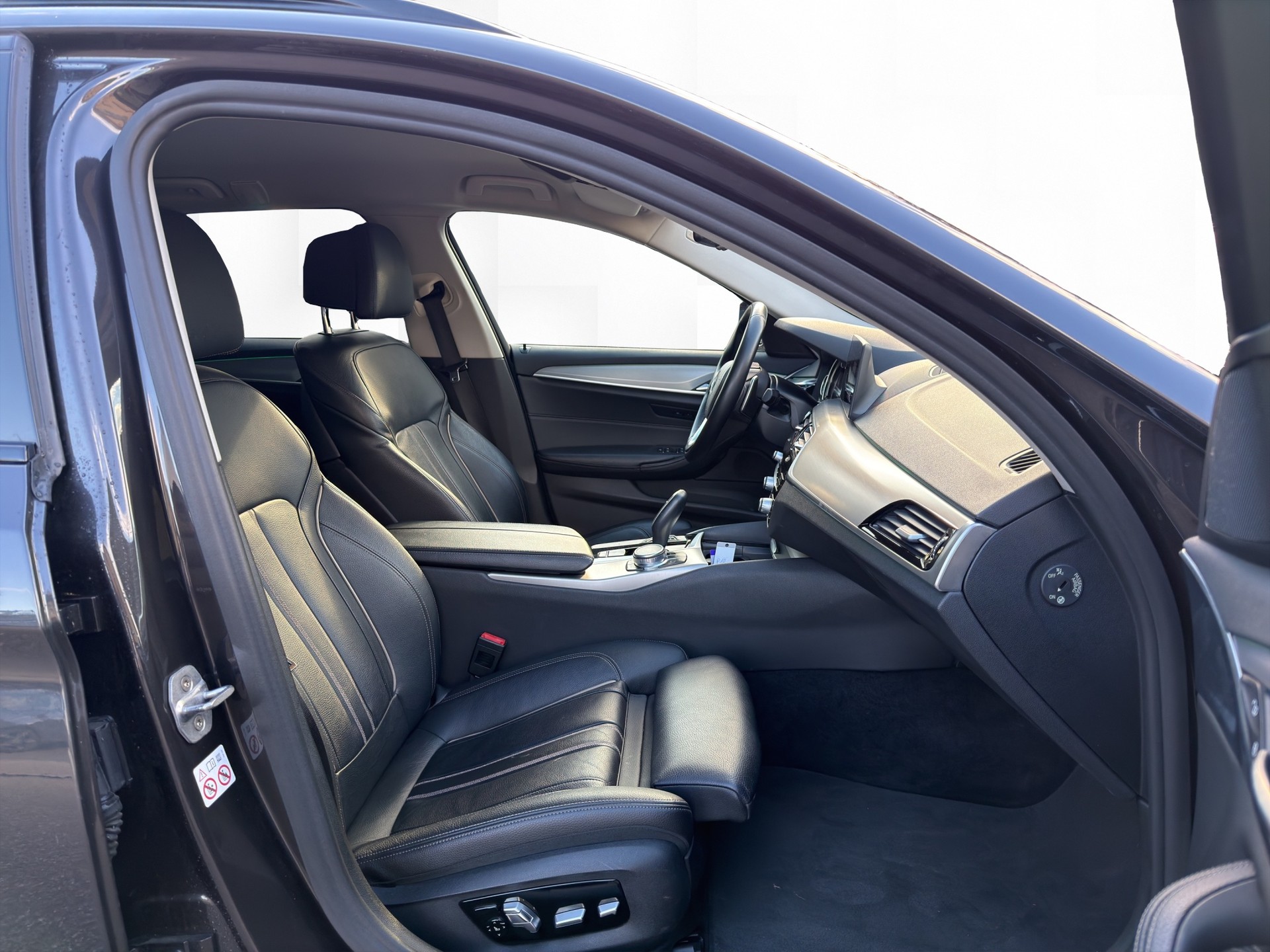 BMW 520d xDrive Touring Sport Line Steptronic-image-10