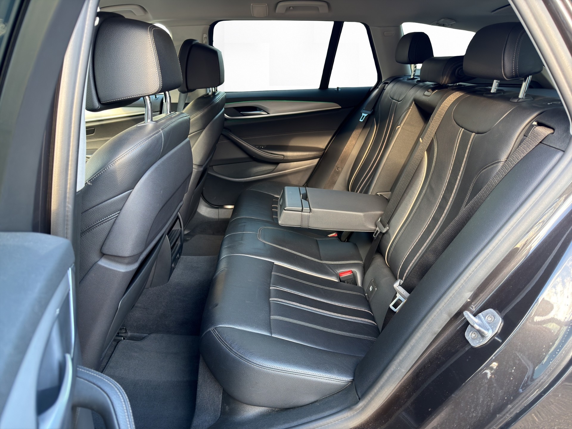 BMW 520d xDrive Touring Sport Line Steptronic-image-11