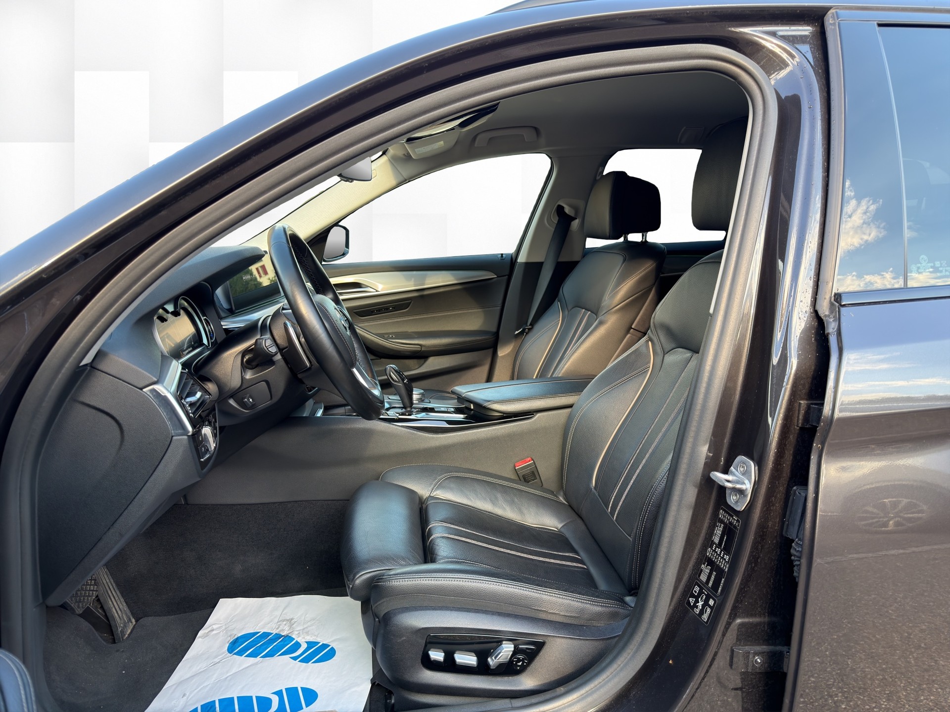 BMW 520d xDrive Touring Sport Line Steptronic-image-8