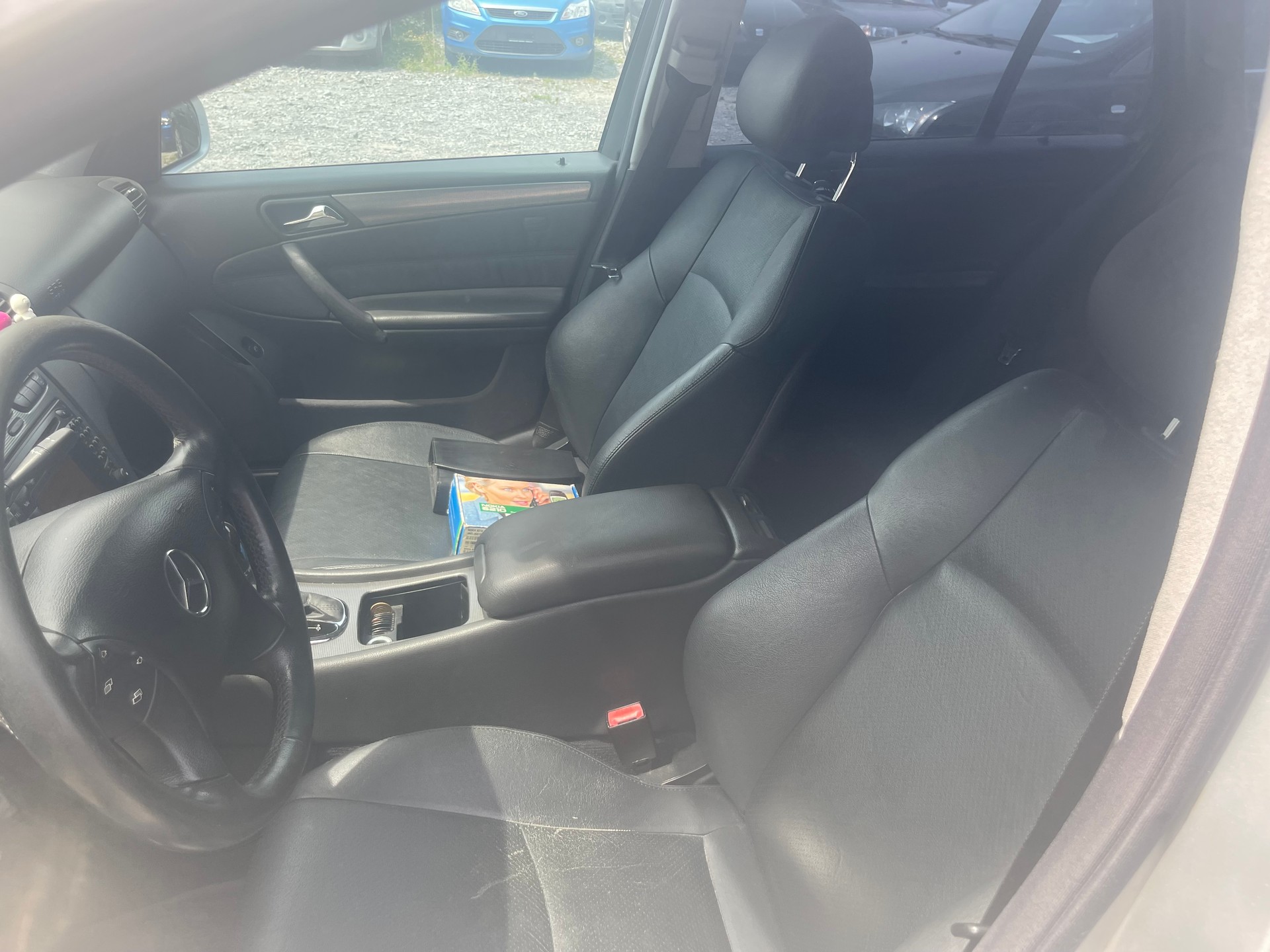 MERCEDES-BENZ C 320-image-9