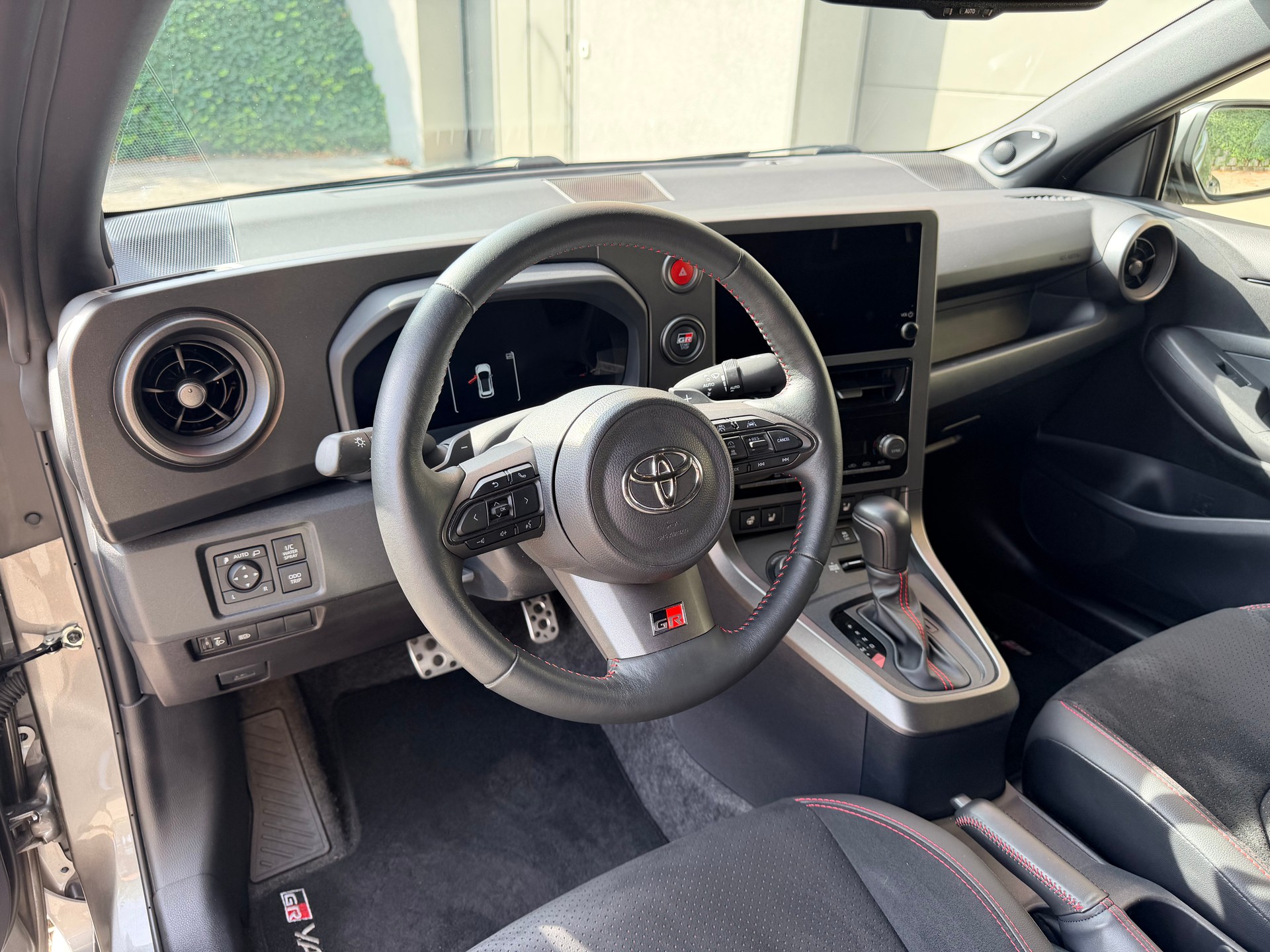 TOYOTA Yaris 1.6 GR Sport A-image-8